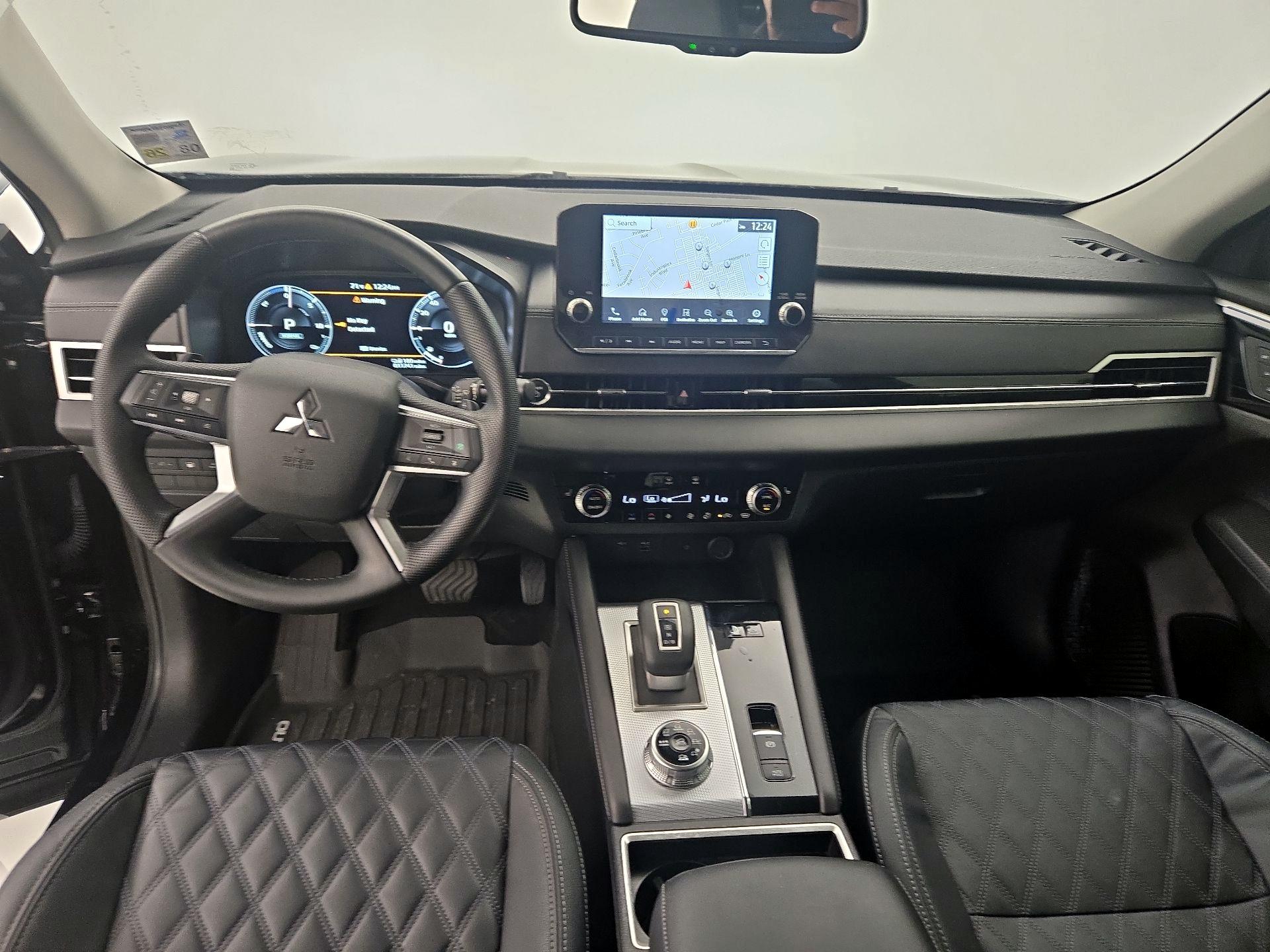 Thumbnail: 2023 Mitsubishi Outlander - 9
