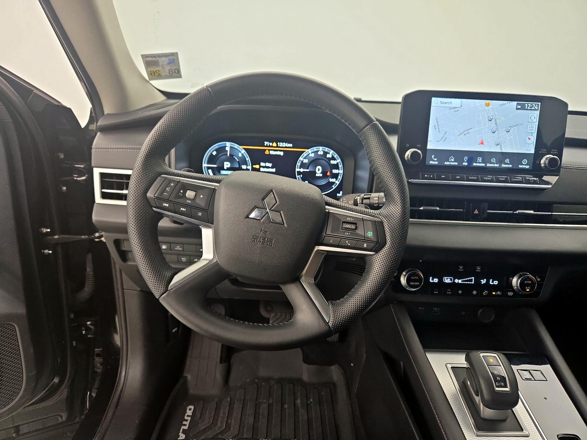 Thumbnail: 2023 Mitsubishi Outlander - 10