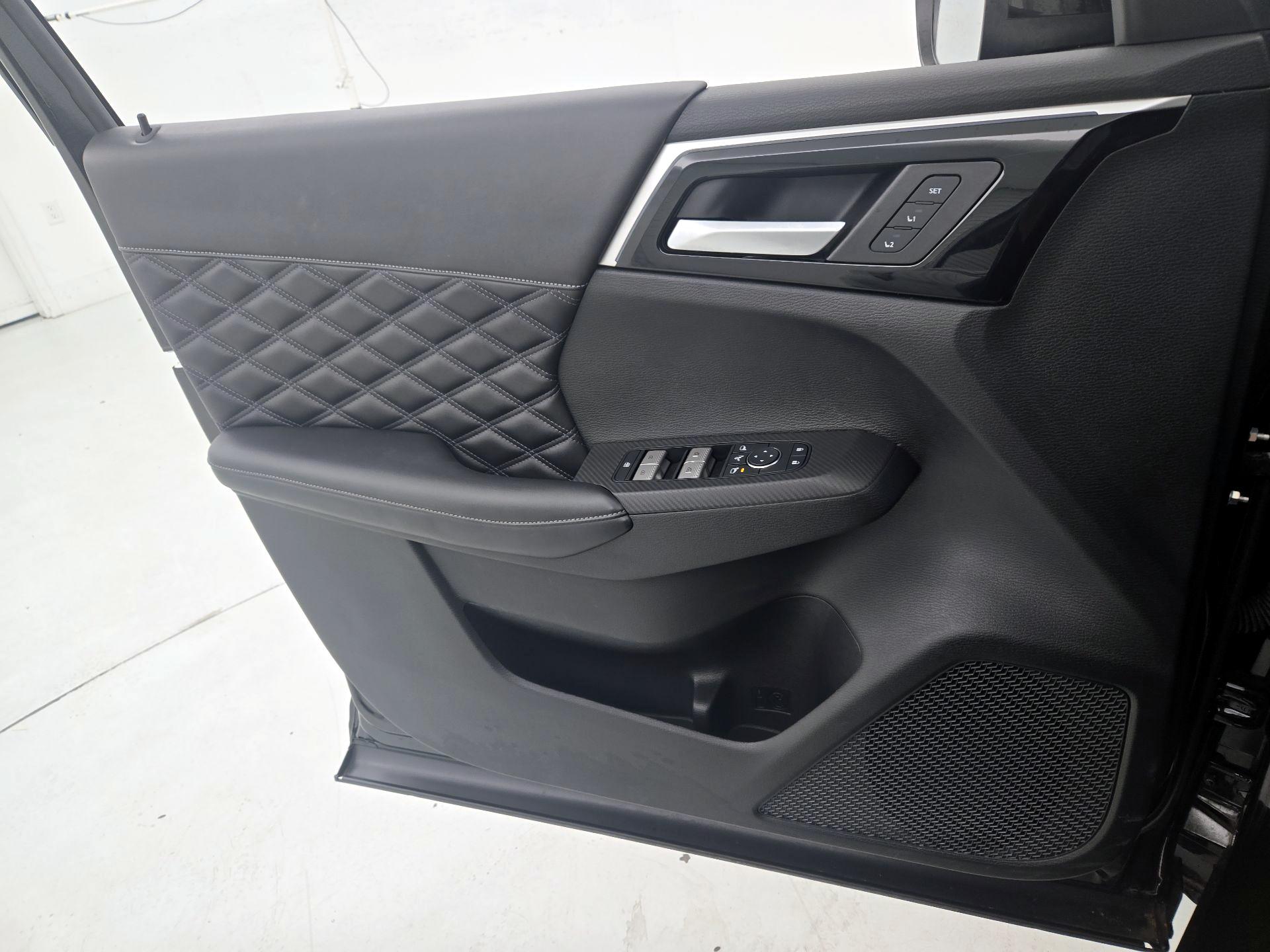 Thumbnail: 2023 Mitsubishi Outlander - 12
