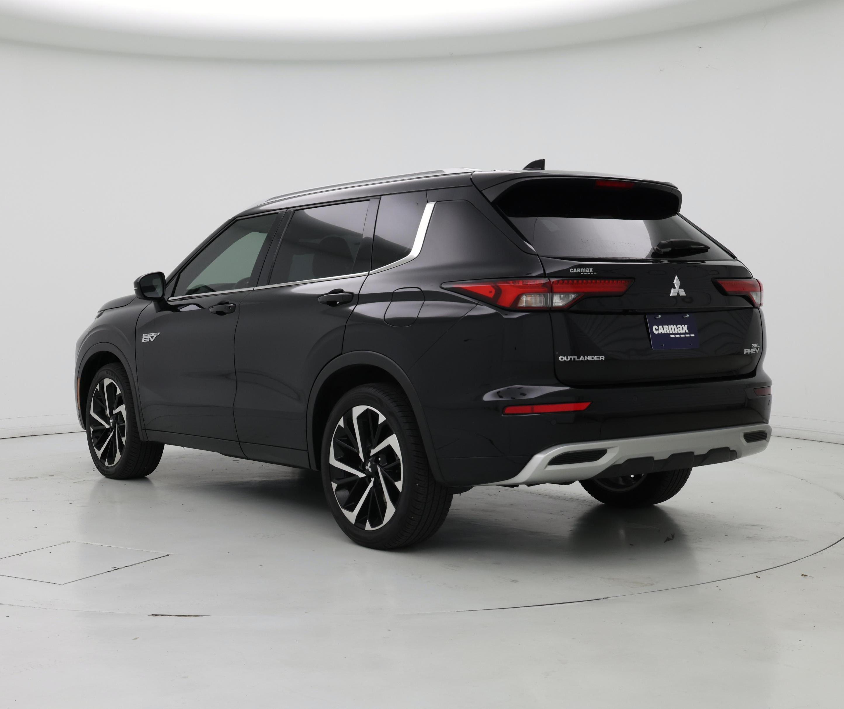 Thumbnail: 2023 Mitsubishi Outlander - 2