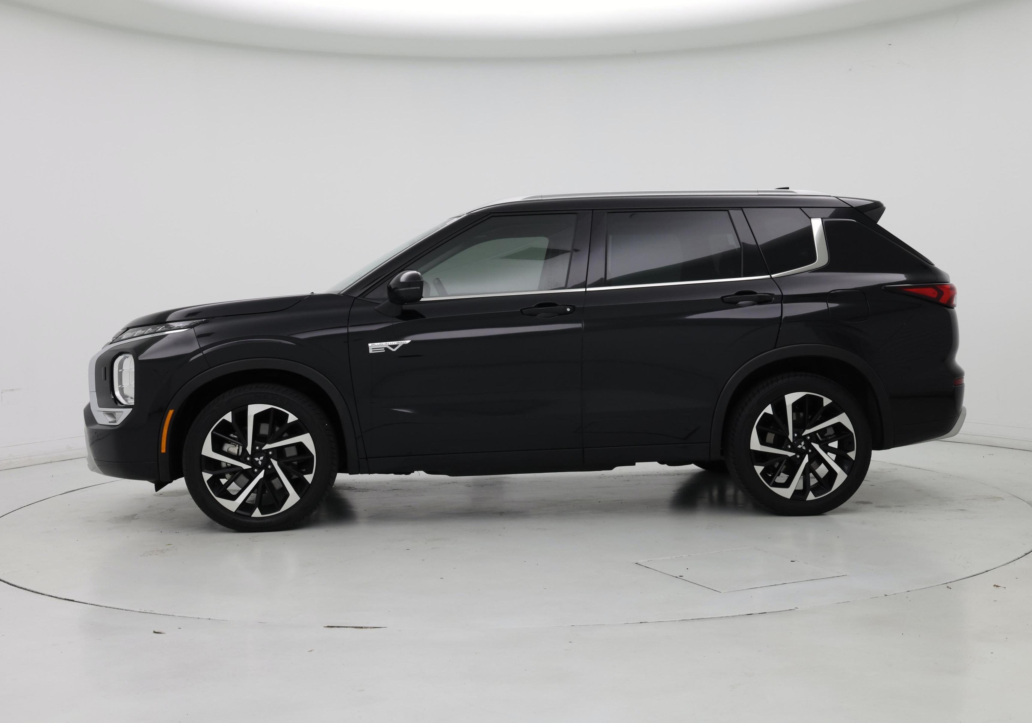 Thumbnail: 2023 Mitsubishi Outlander - 3