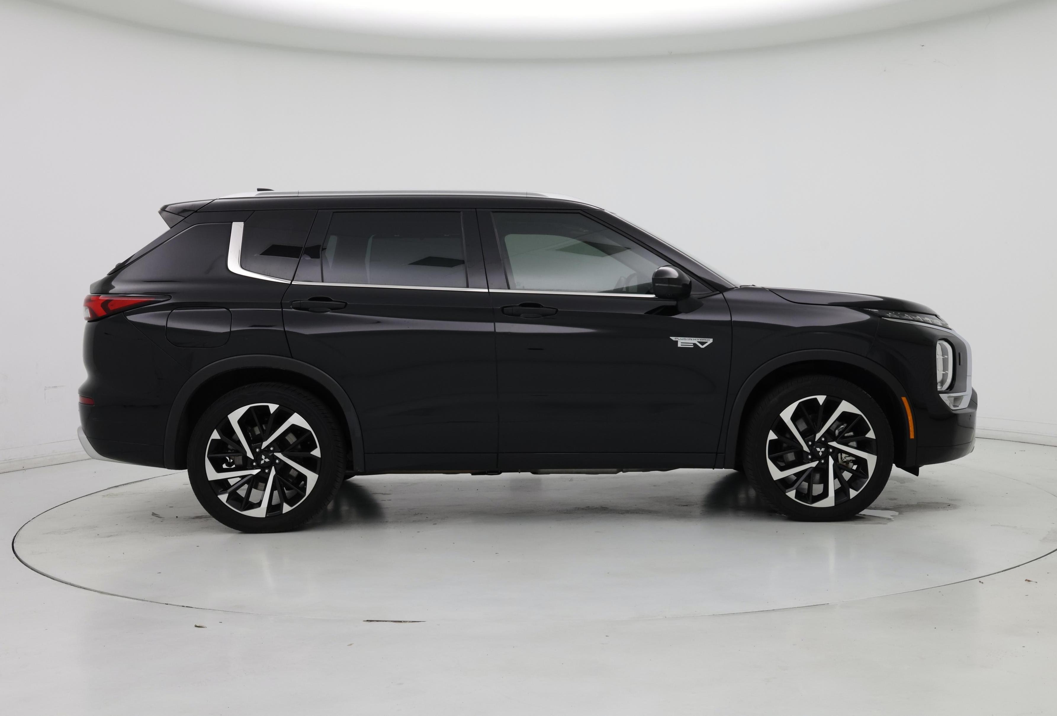 Thumbnail: 2023 Mitsubishi Outlander - 7