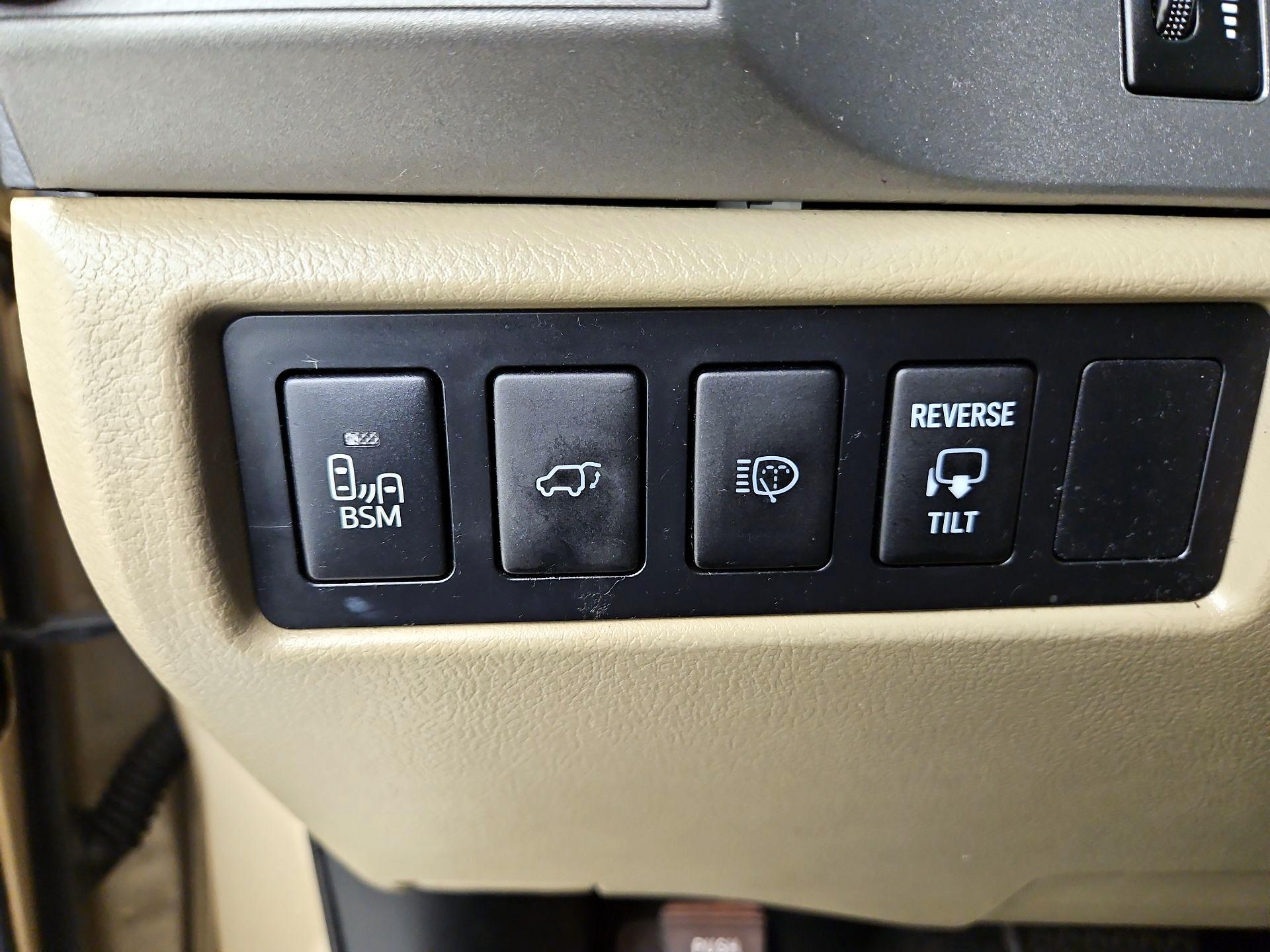Thumbnail: 2016 Toyota Sequoia - 13