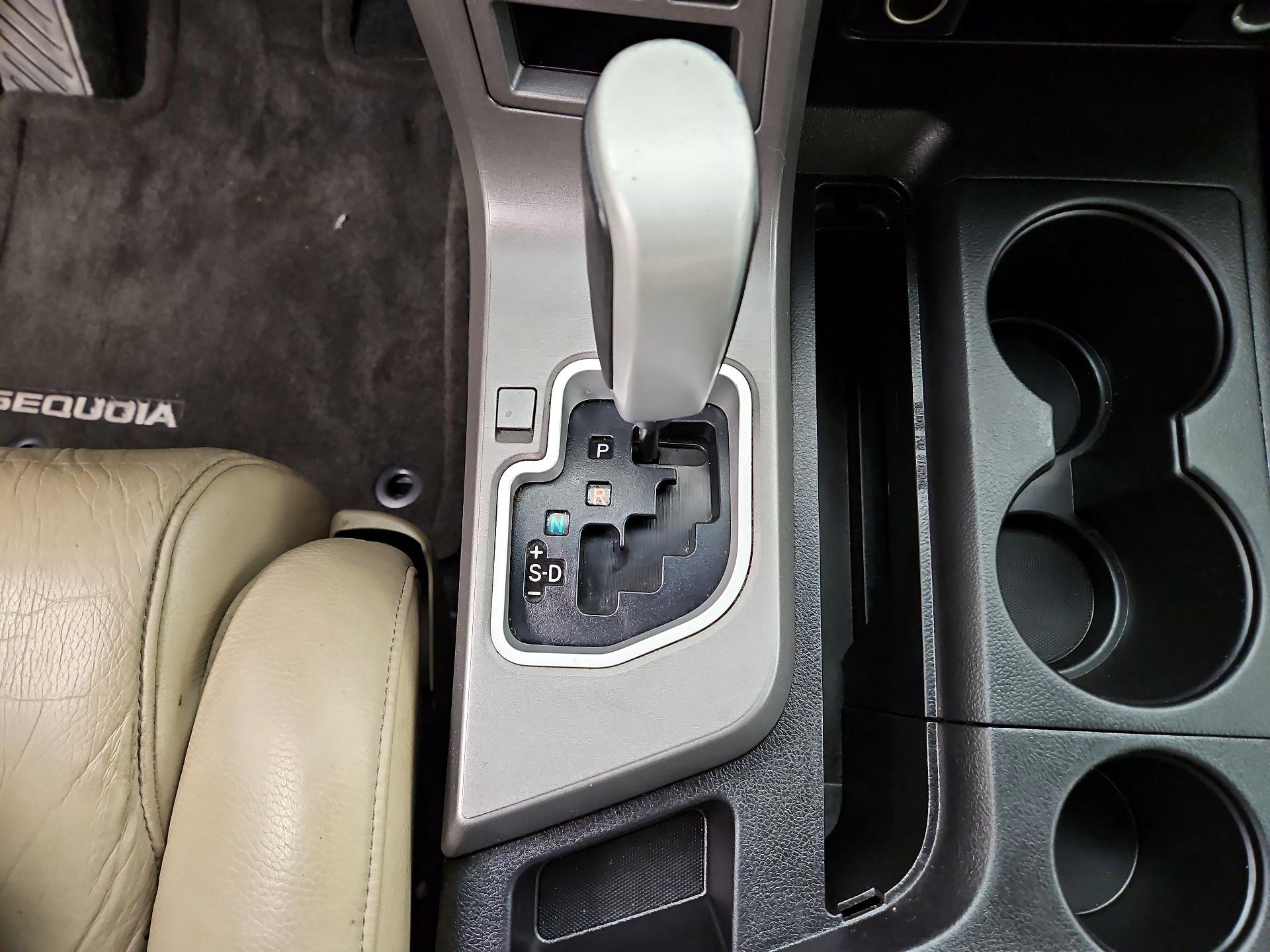 Thumbnail: 2016 Toyota Sequoia - 17