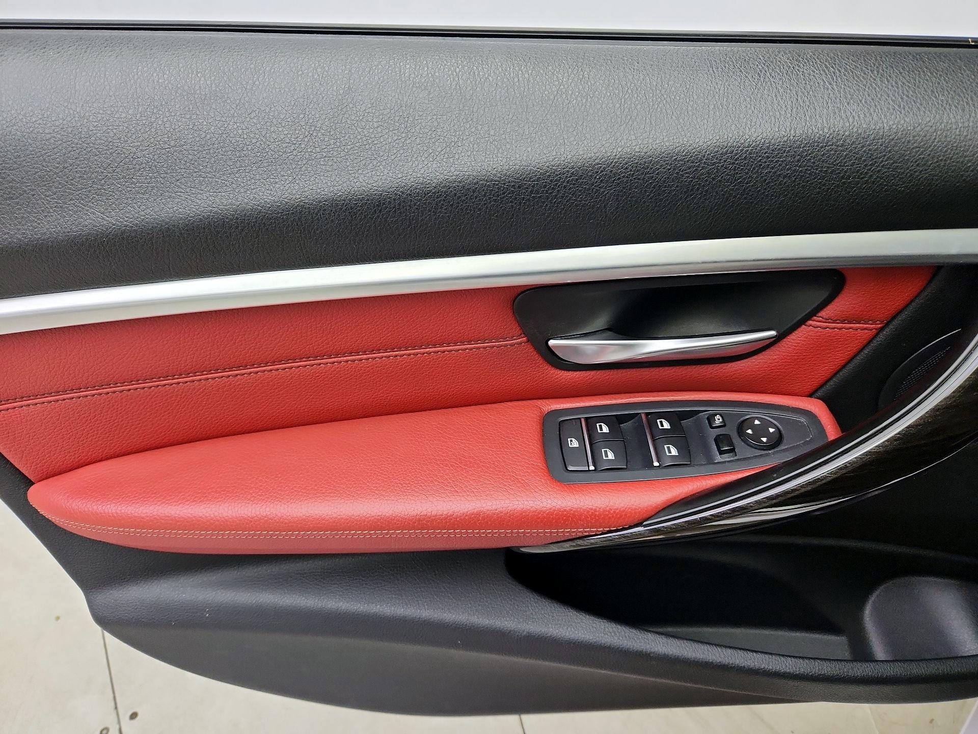 Thumbnail: 2016 BMW 3 Series - 12