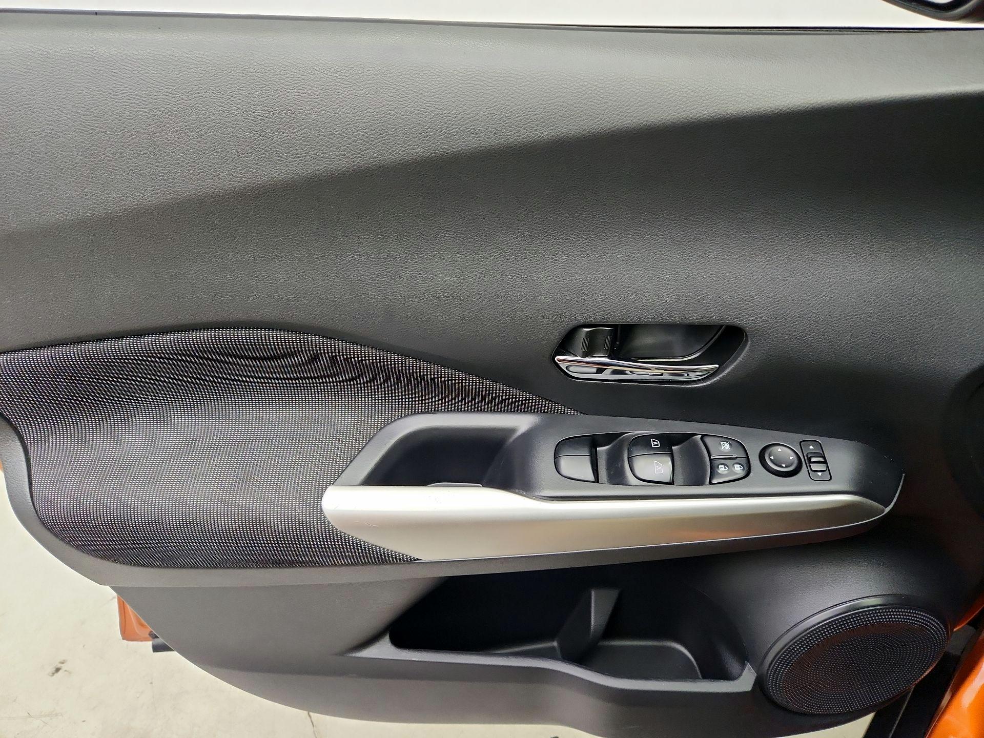 Thumbnail: 2019 Nissan Kicks - 12