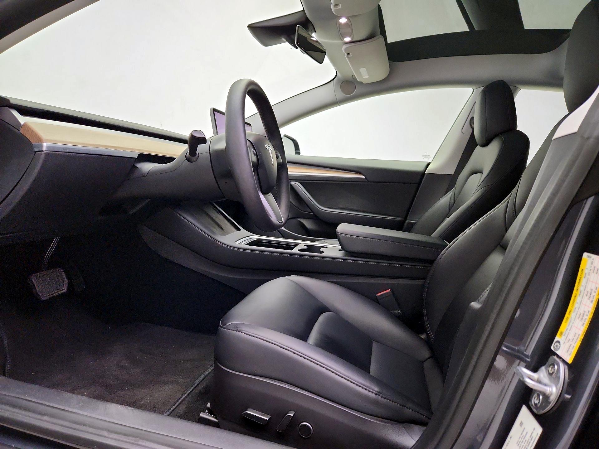 Thumbnail: 2022 Tesla Model 3 - 11