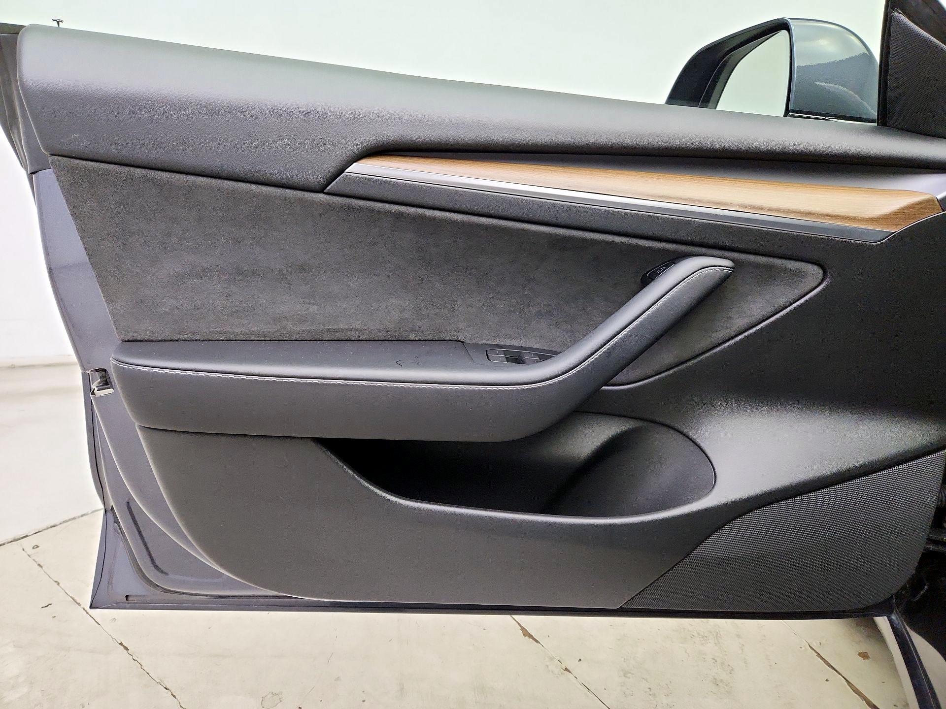 Thumbnail: 2022 Tesla Model 3 - 12