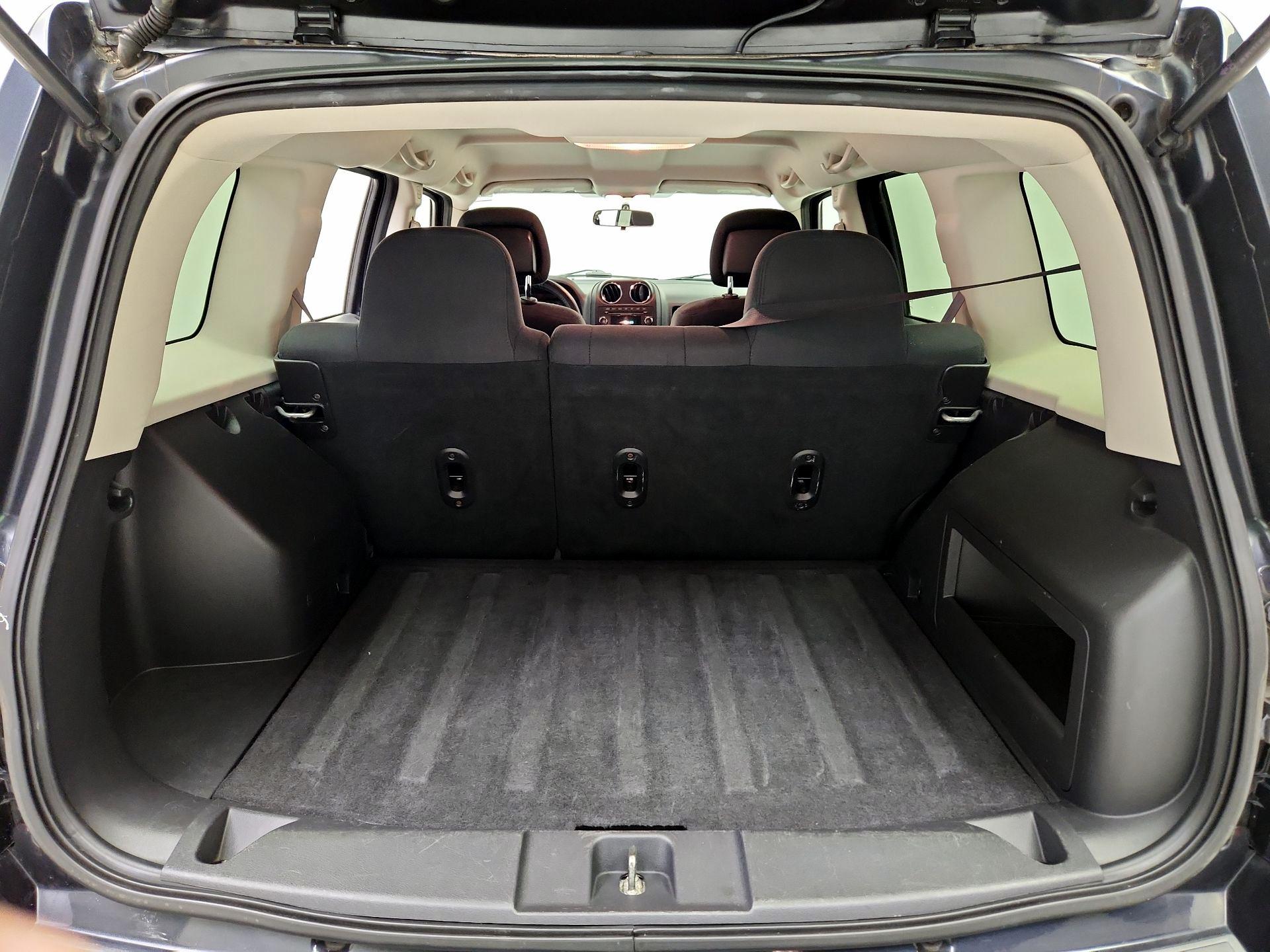 Thumbnail: 2014 Jeep Patriot - 17