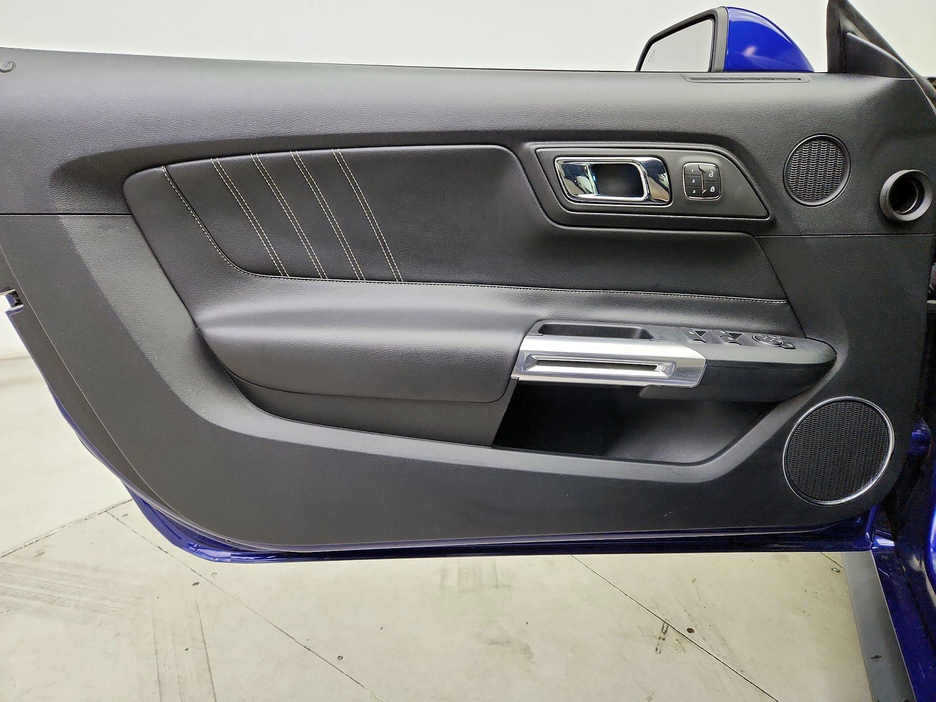 Thumbnail: 2015 Ford Mustang - 12