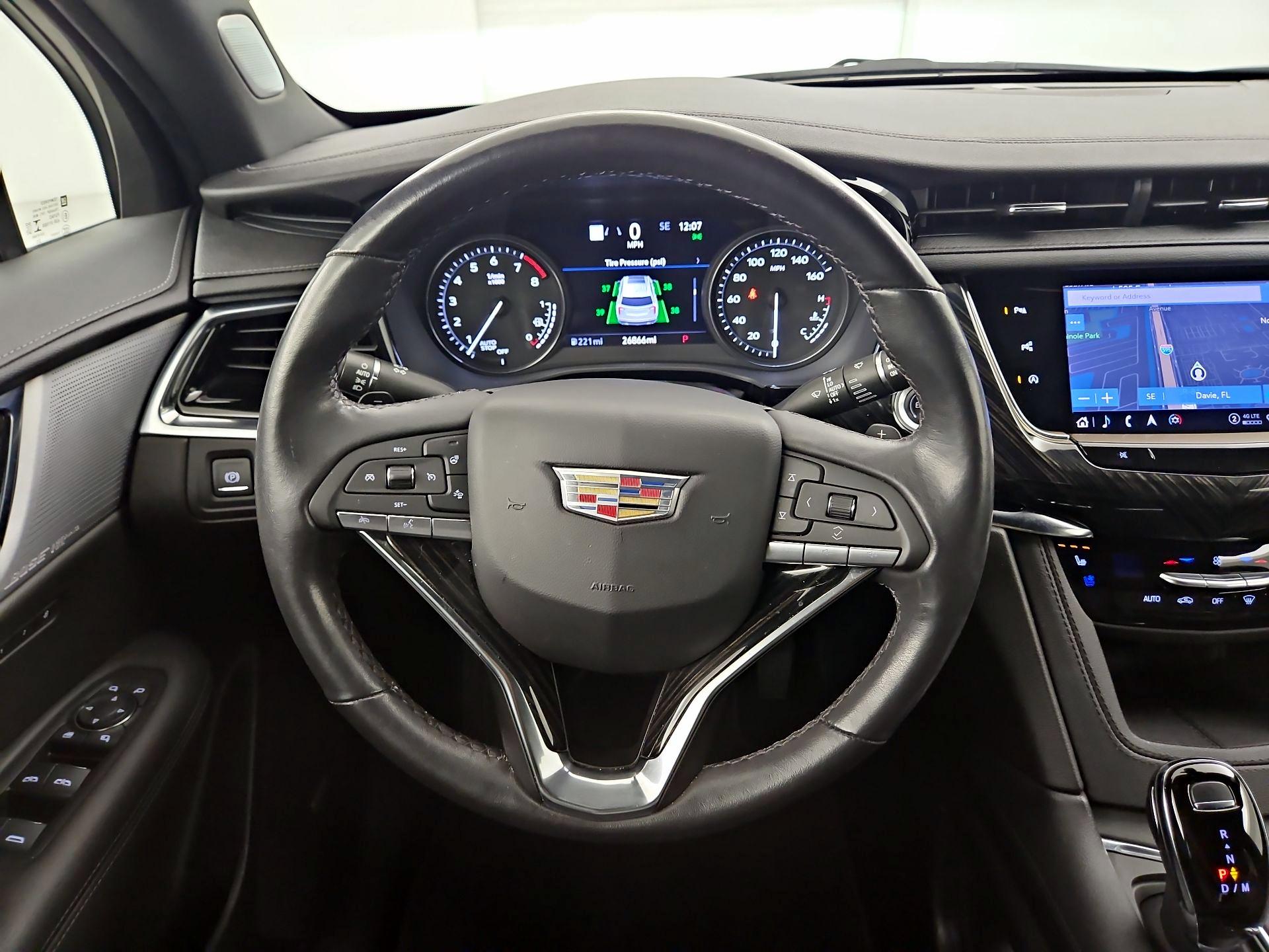 Thumbnail: 2023 Cadillac XT6 - 10