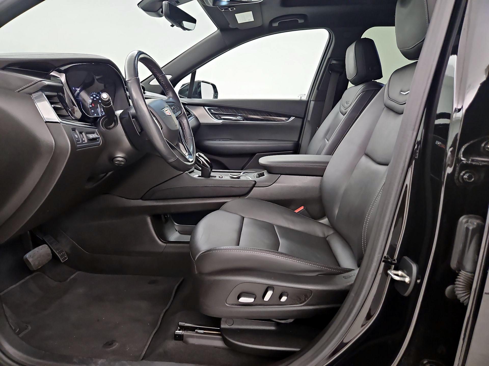 Thumbnail: 2023 Cadillac XT6 - 11