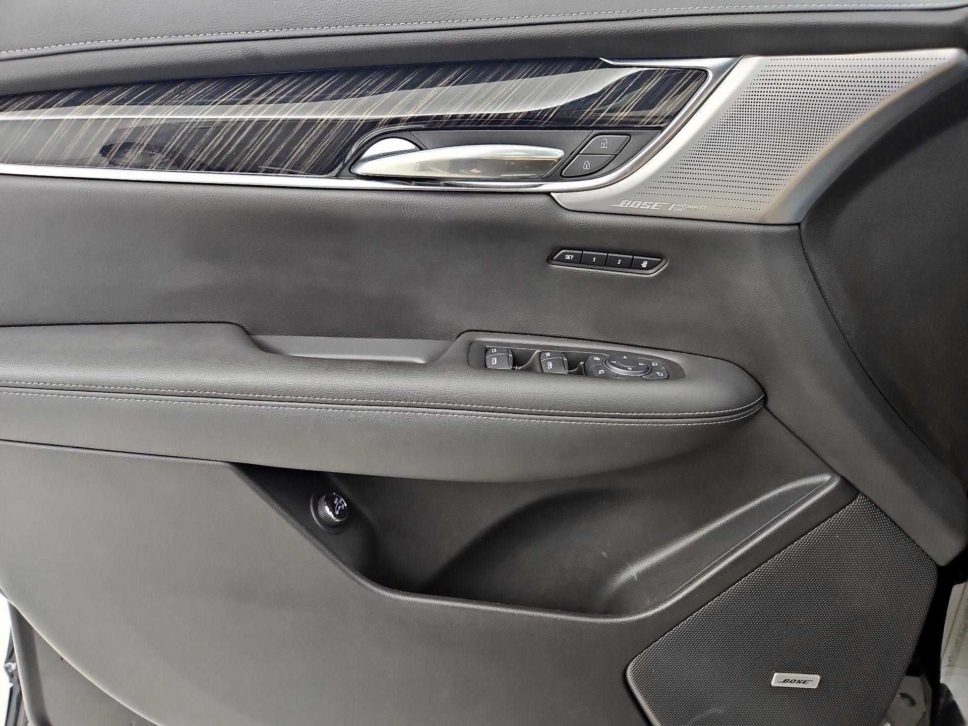 Thumbnail: 2023 Cadillac XT6 - 12
