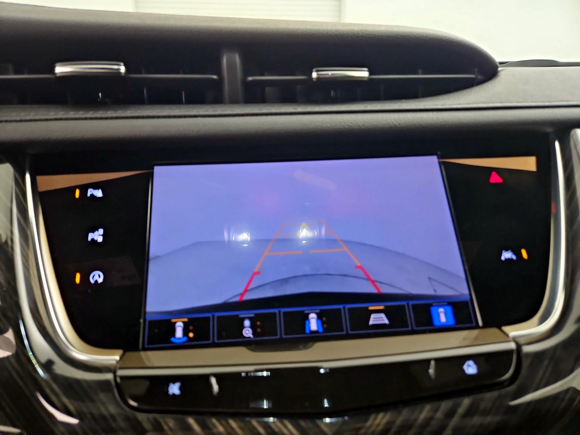 Thumbnail: 2023 Cadillac XT6 - 15