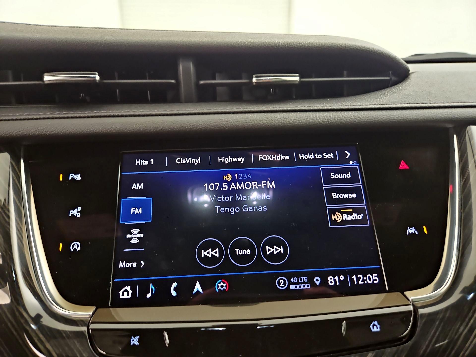 Thumbnail: 2023 Cadillac XT6 - 16