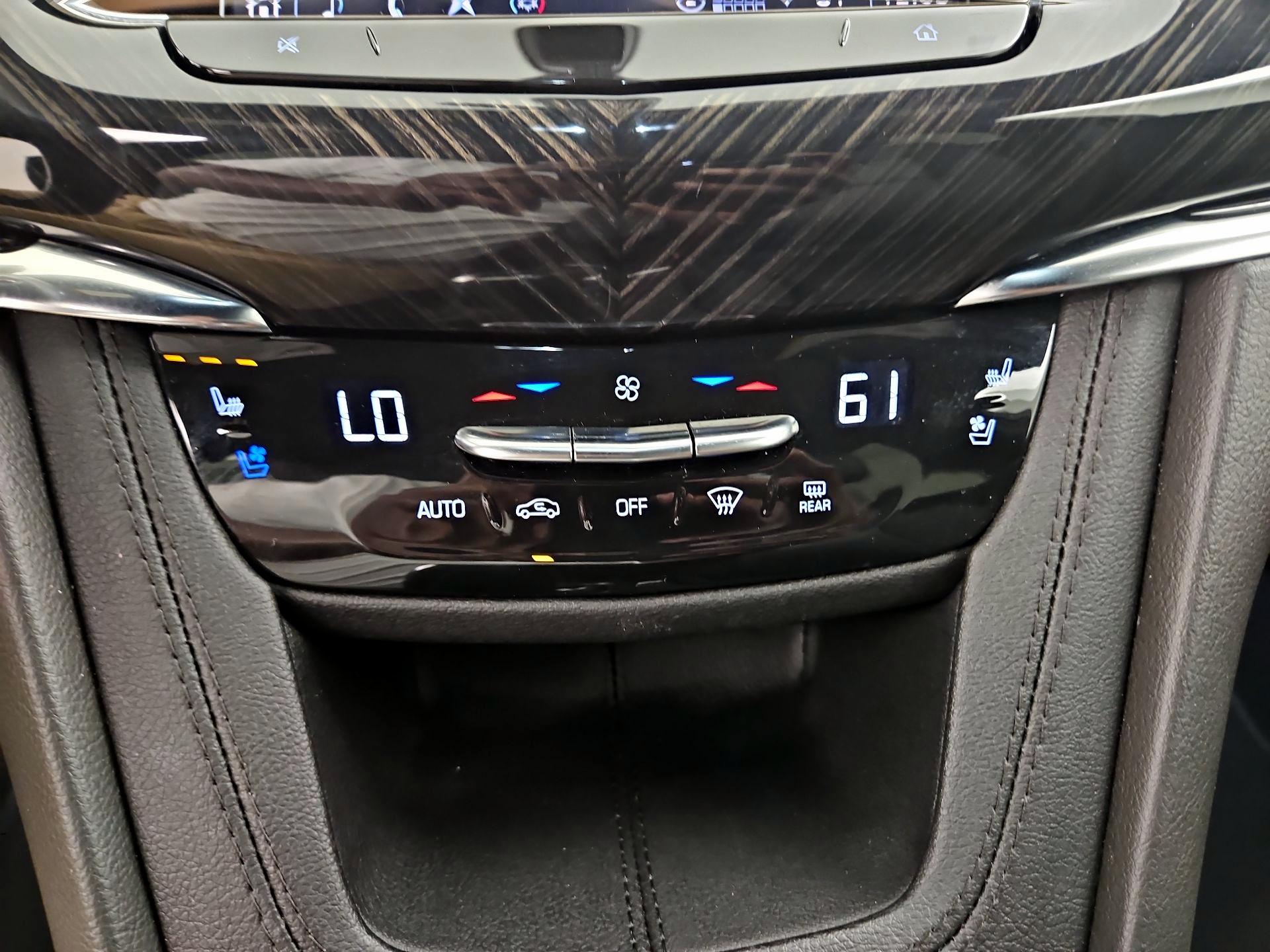 Thumbnail: 2023 Cadillac XT6 - 17