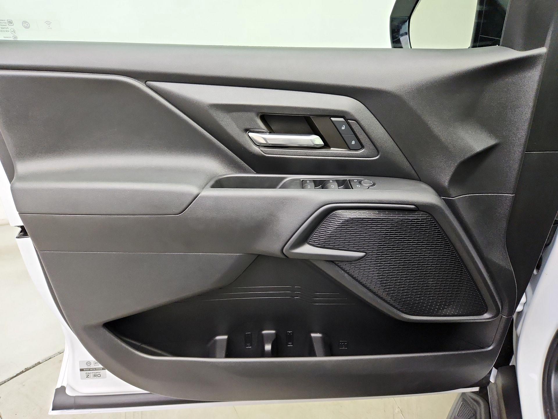 Thumbnail: 2024 Chevrolet Silverado EV - 12