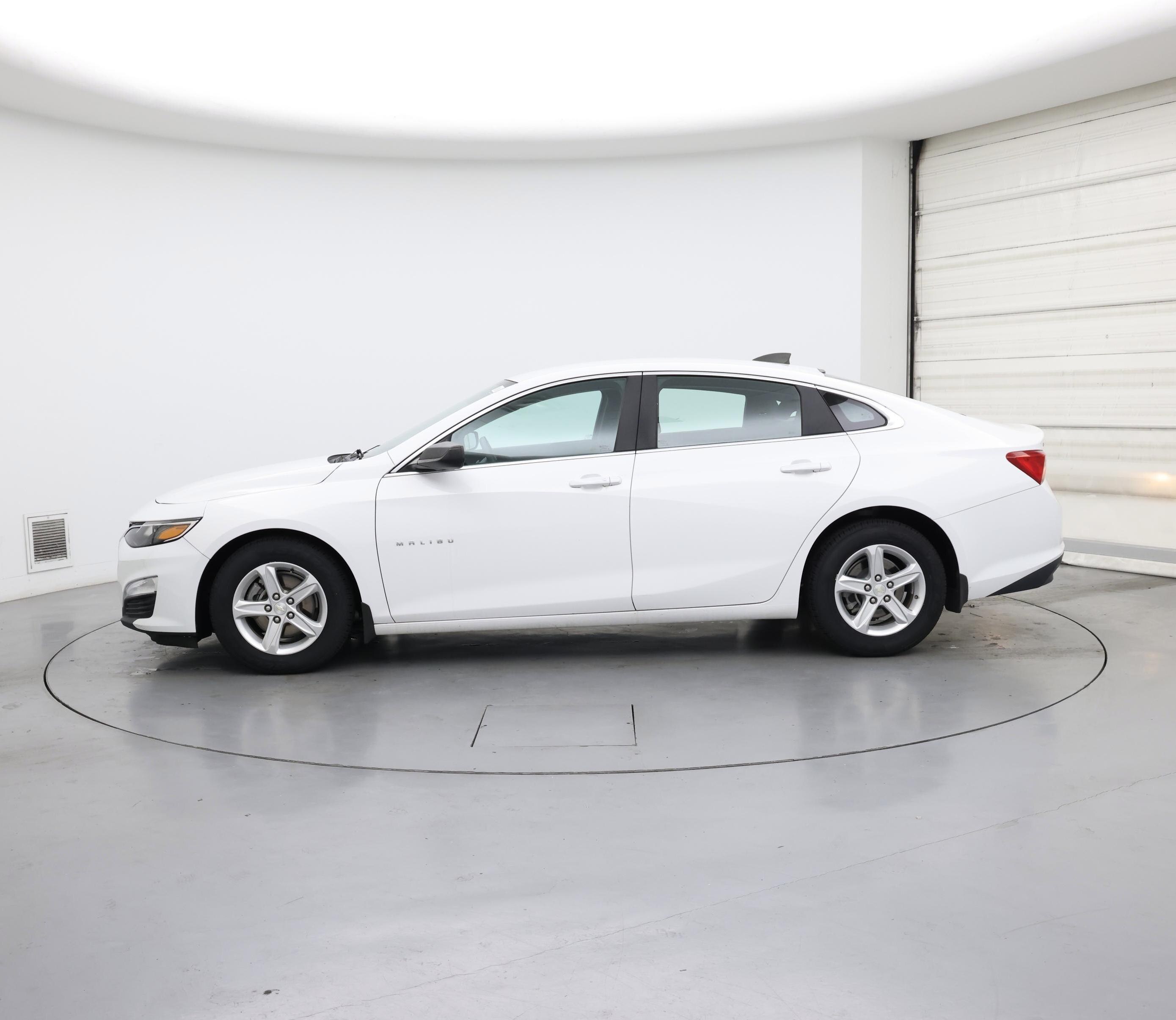 Thumbnail: 2020 Chevrolet Malibu - 3