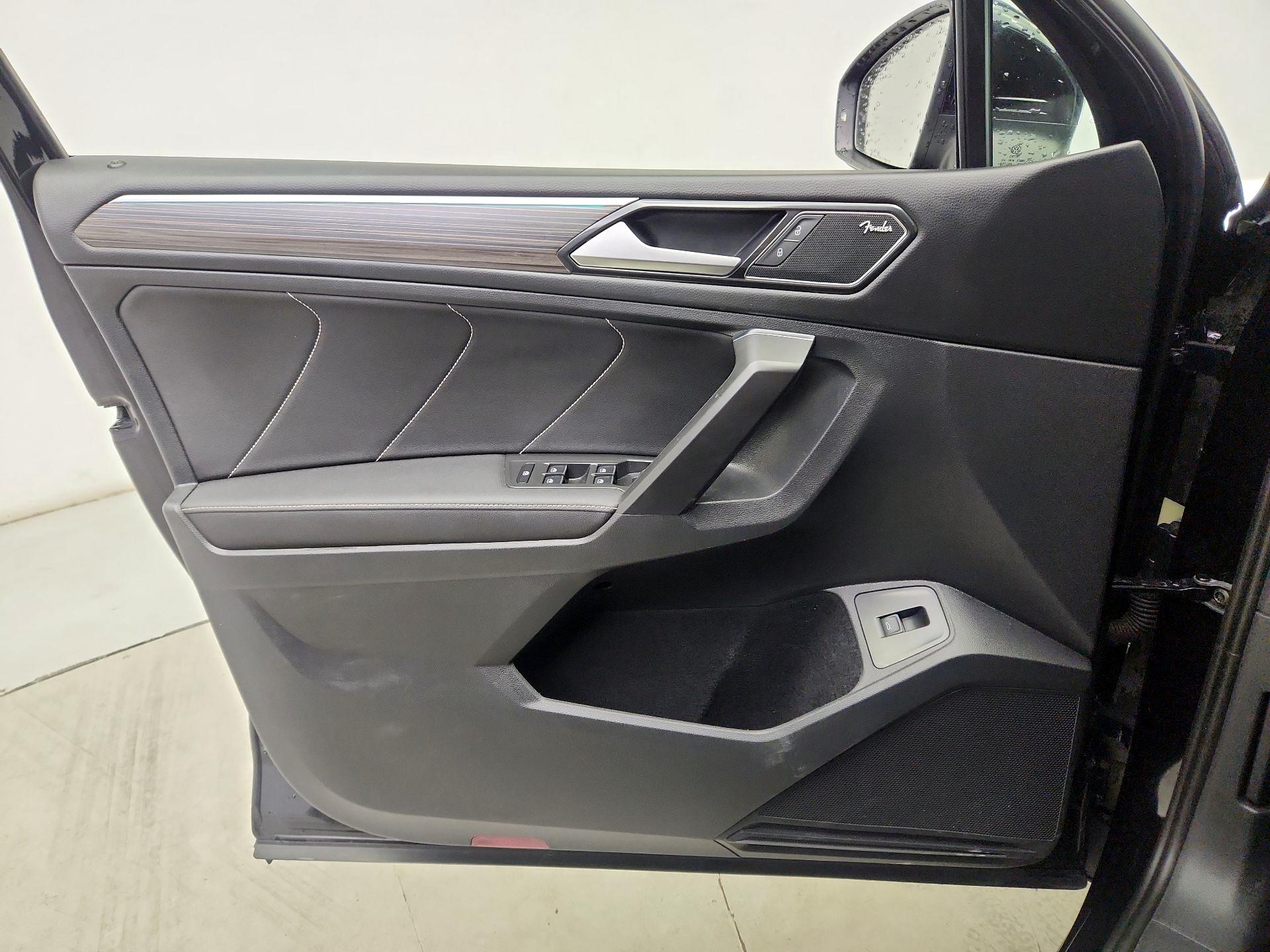 Thumbnail: 2022 Volkswagen Tiguan - 12