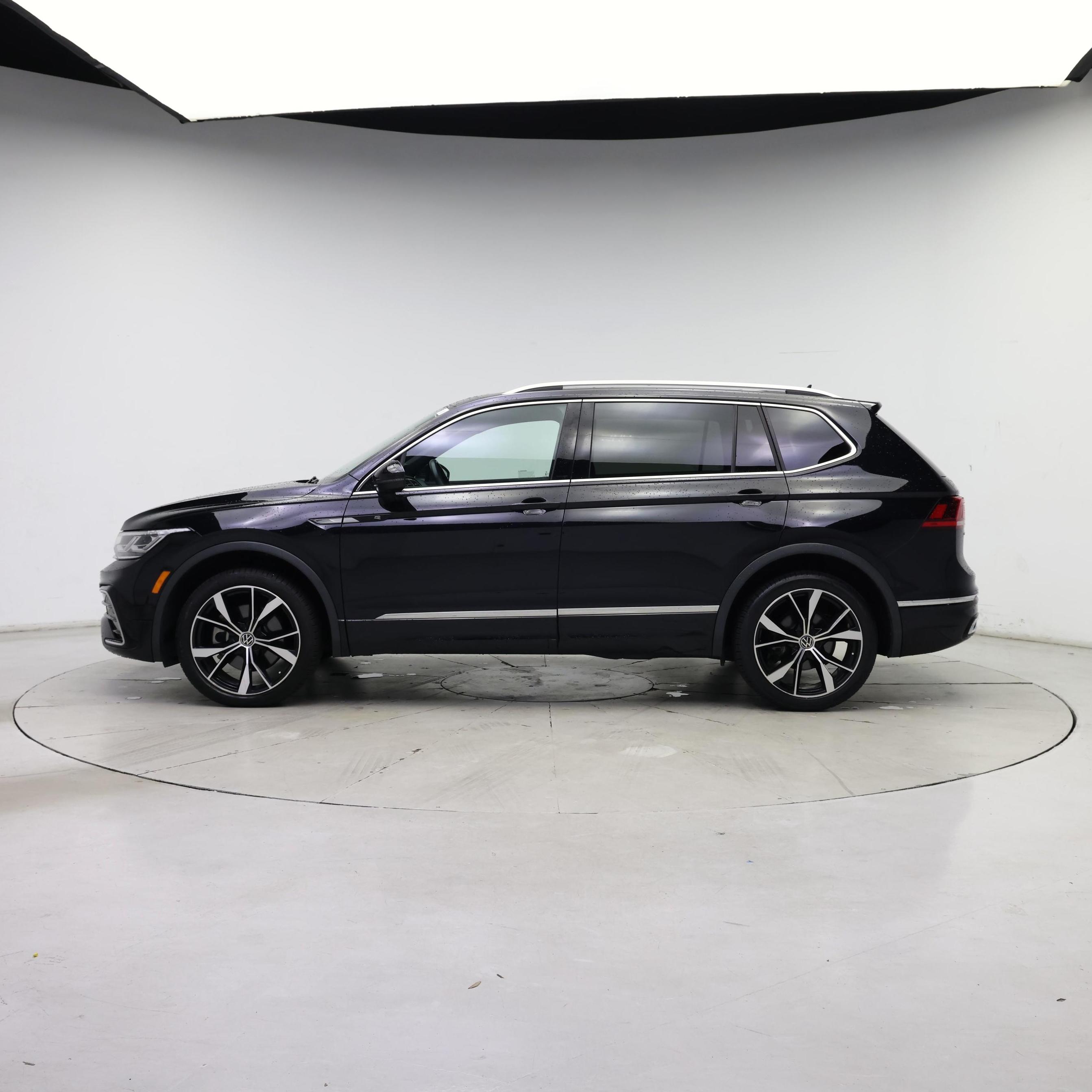 Thumbnail: 2022 Volkswagen Tiguan - 3