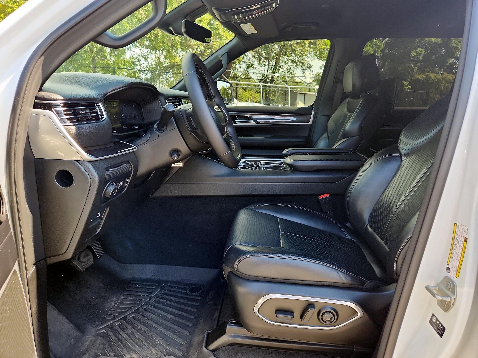 Thumbnail: 2023 Jeep Wagoneer - 9
