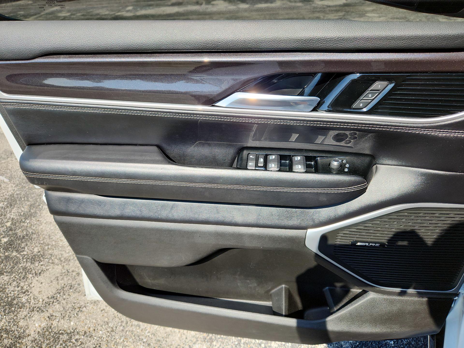 Thumbnail: 2023 Jeep Wagoneer - 10