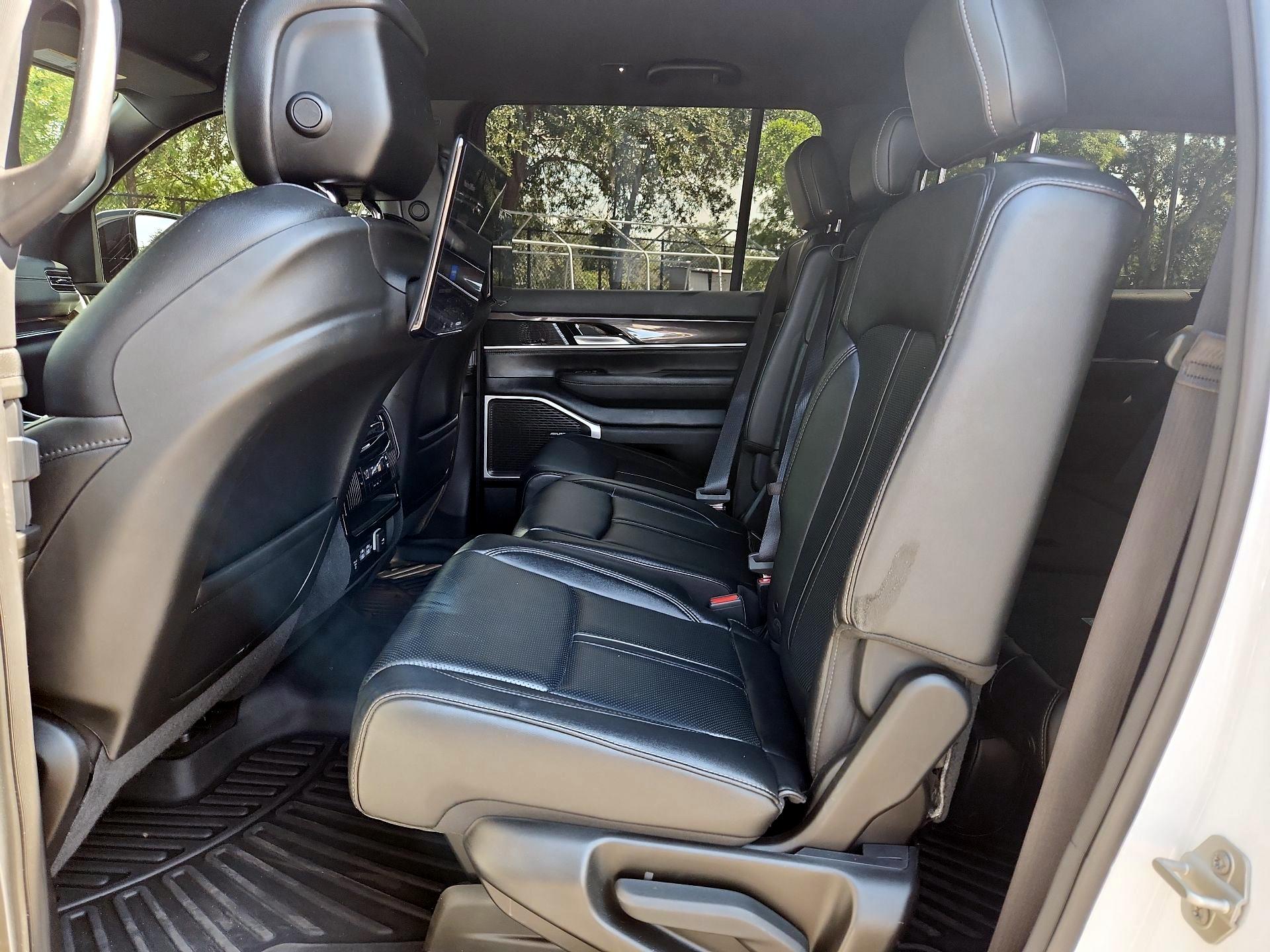 Thumbnail: 2023 Jeep Wagoneer - 18