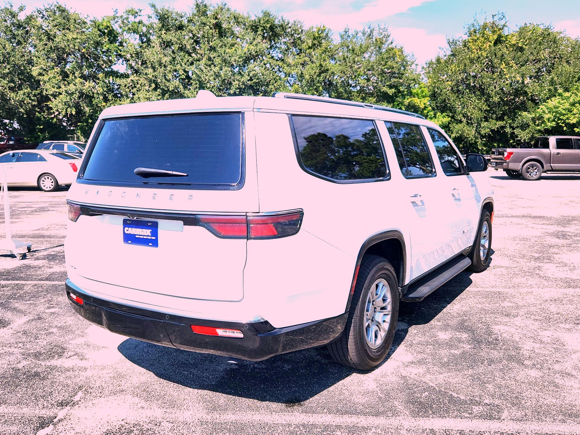 Thumbnail: 2023 Jeep Wagoneer - 5
