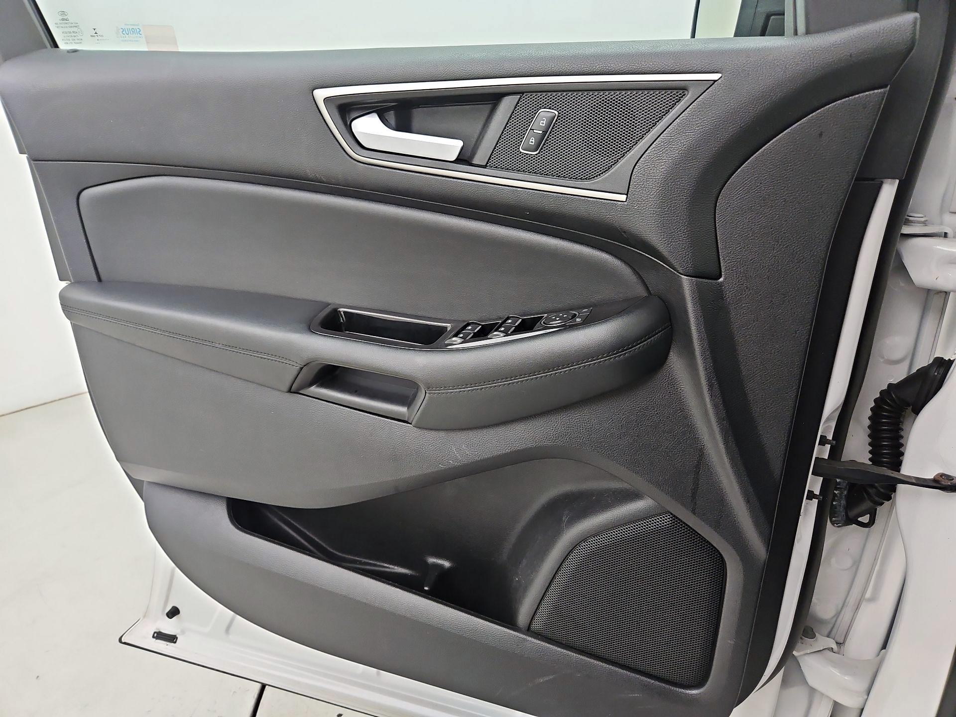 Thumbnail: 2016 Ford Edge - 10