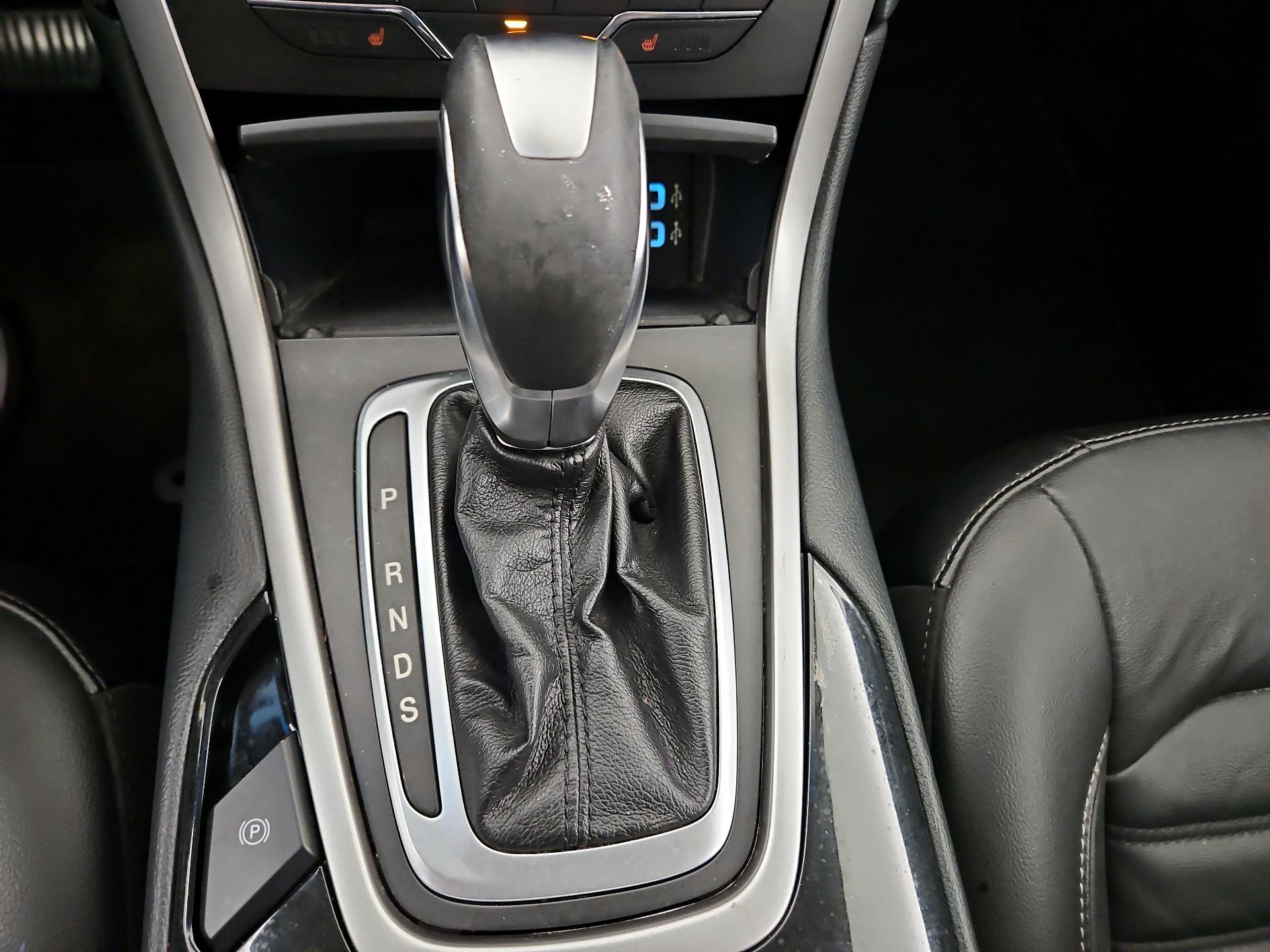 Thumbnail: 2016 Ford Edge - 16