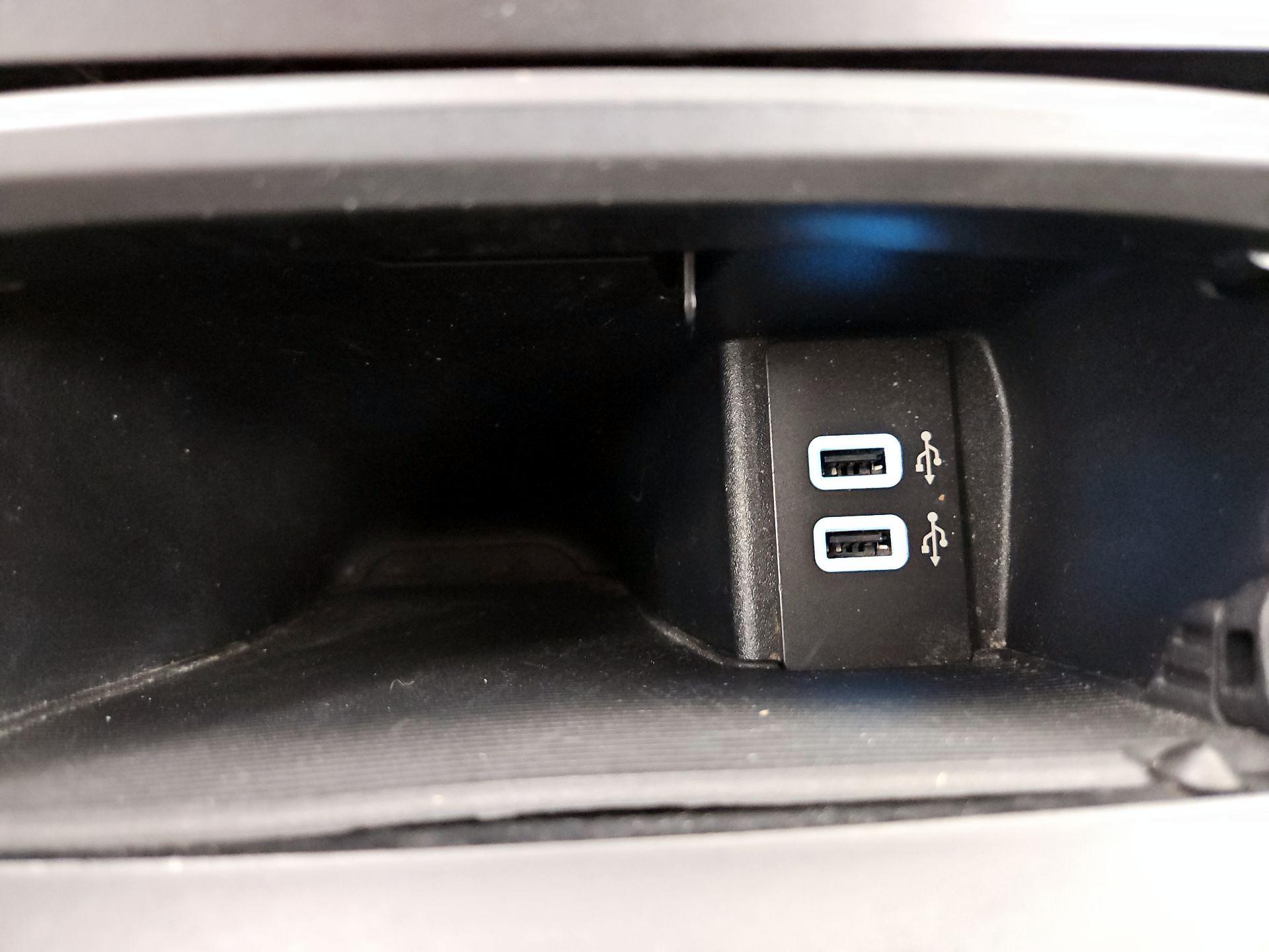 Thumbnail: 2016 Ford Edge - 17