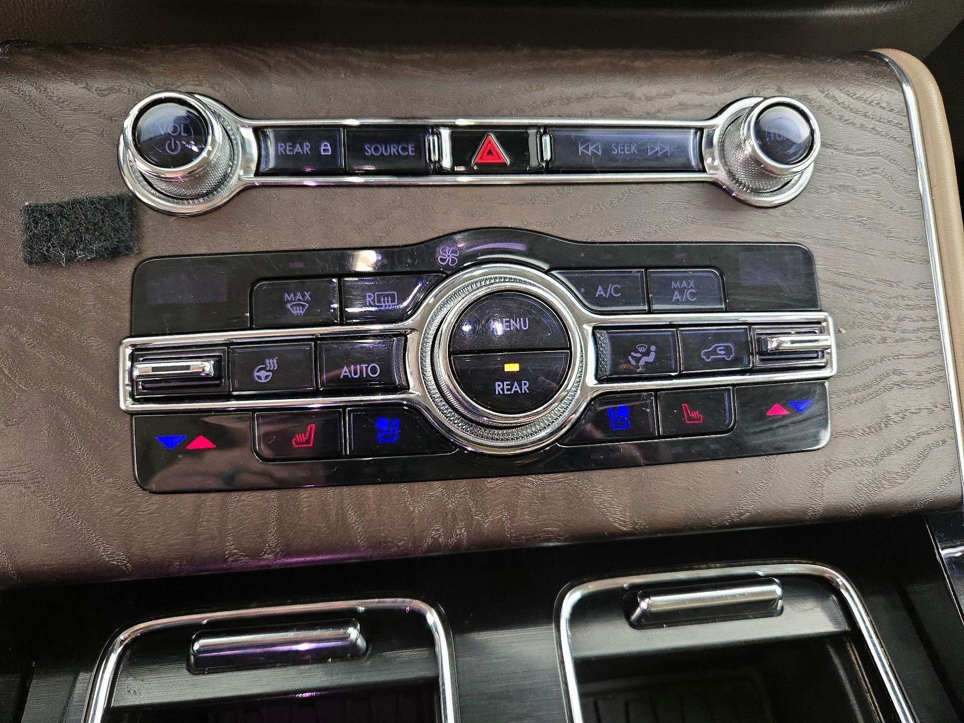 Thumbnail: 2020 Lincoln Aviator - 17