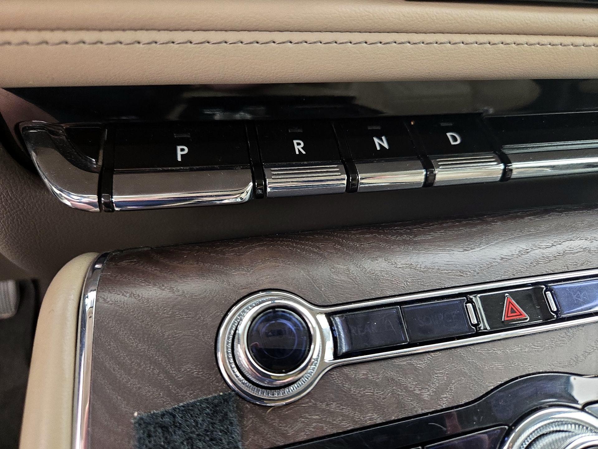 Thumbnail: 2020 Lincoln Aviator - 18