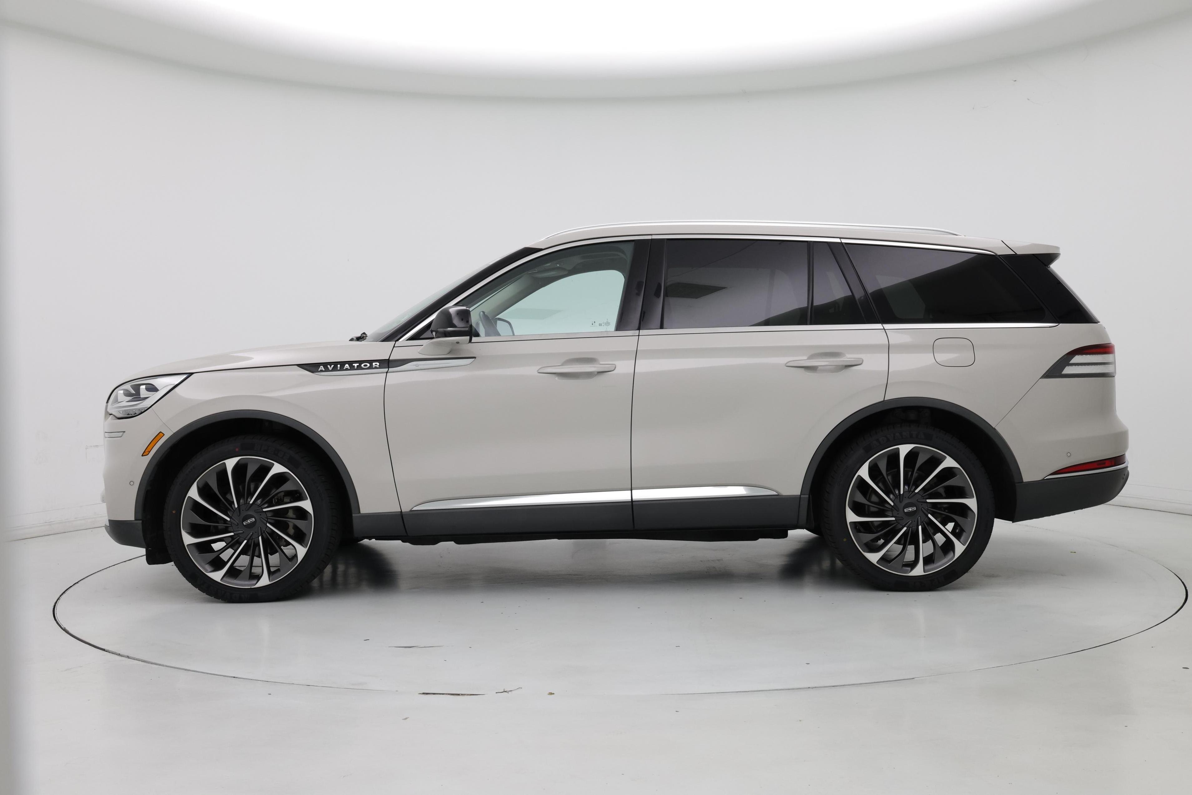 Thumbnail: 2020 Lincoln Aviator - 3