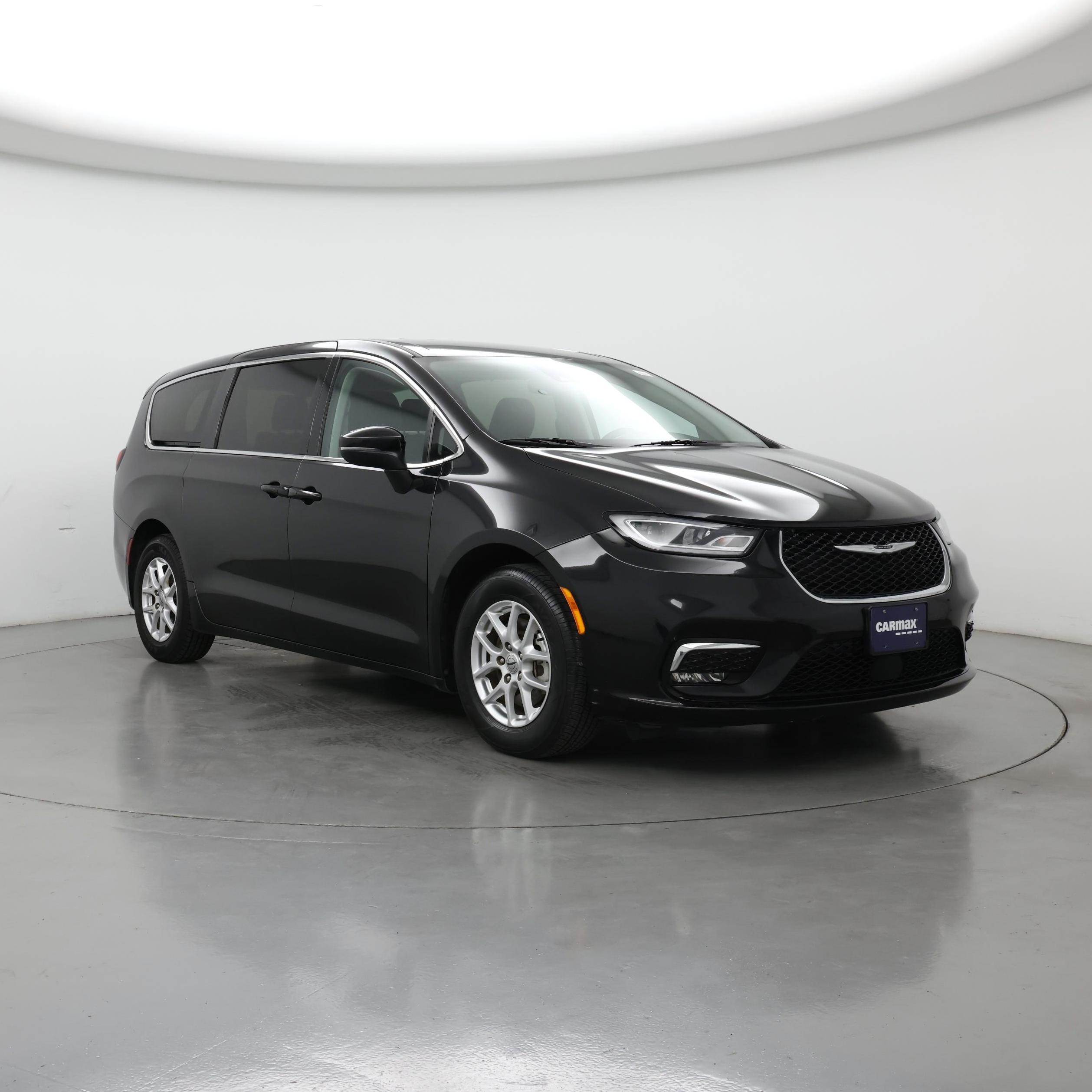 Thumbnail: 2023 Chrysler Pacifica - 1