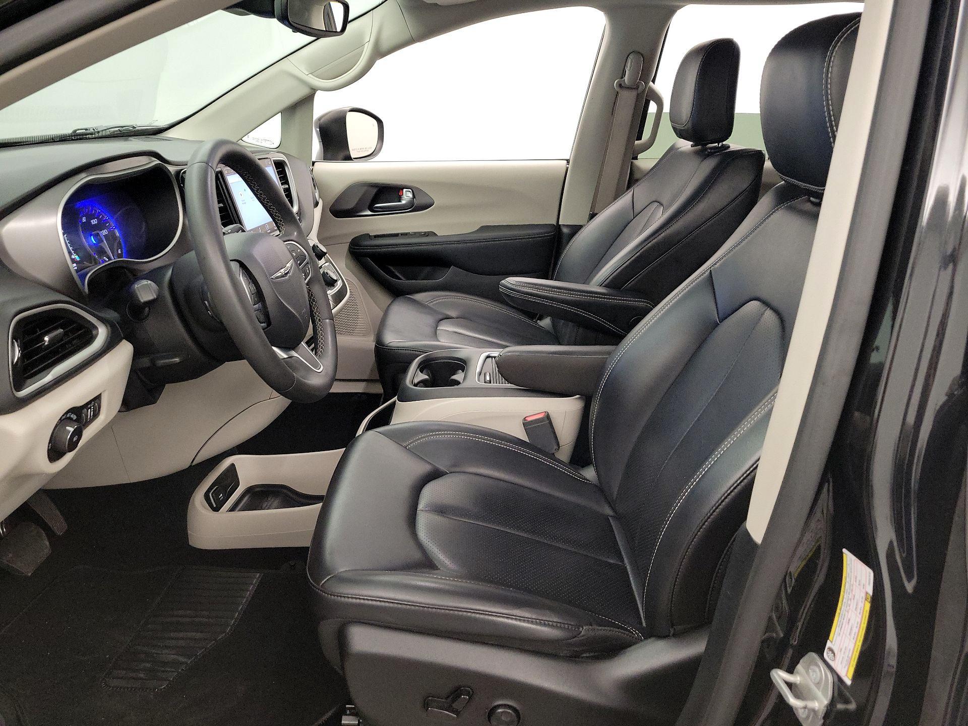 Thumbnail: 2023 Chrysler Pacifica - 11
