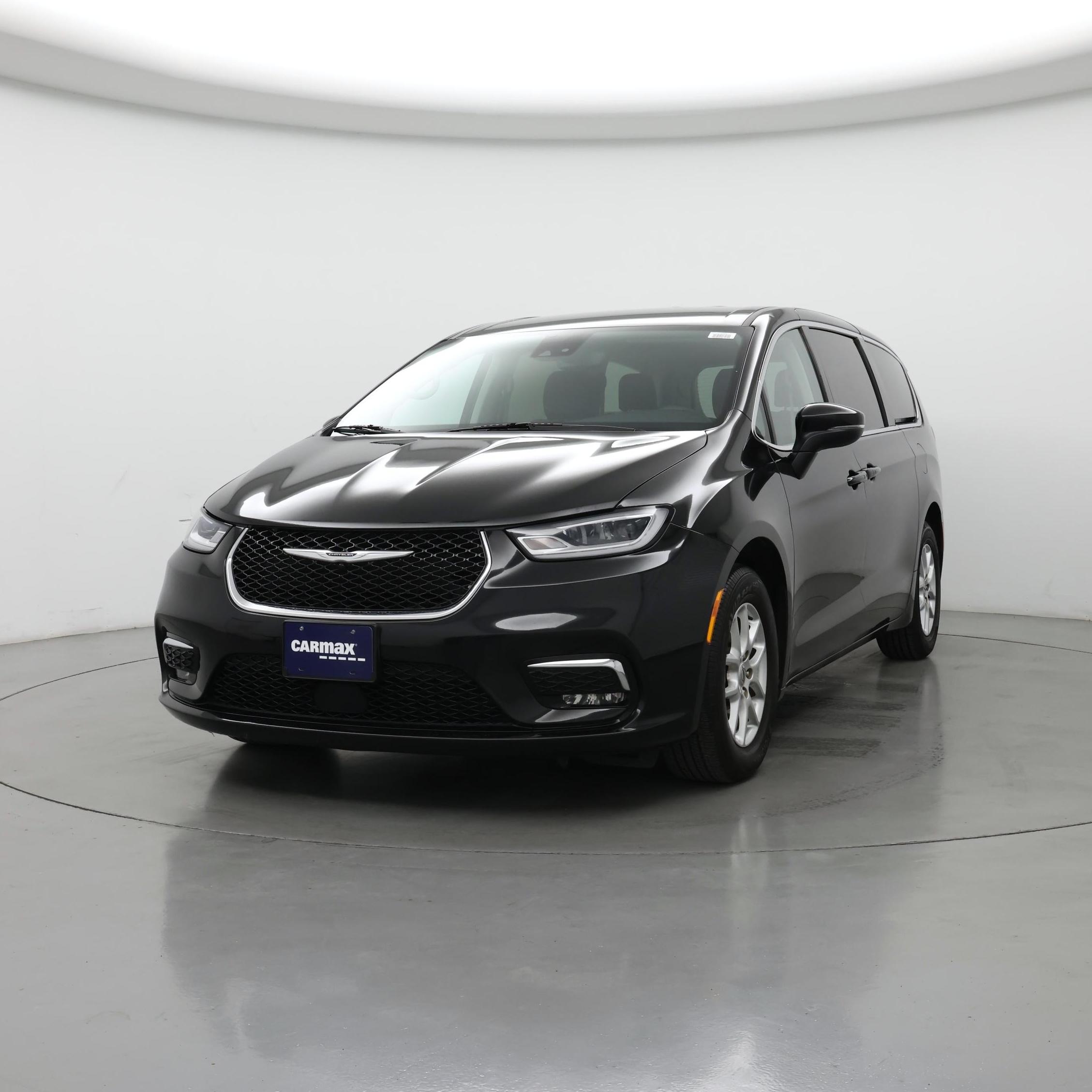 Thumbnail: 2023 Chrysler Pacifica - 4