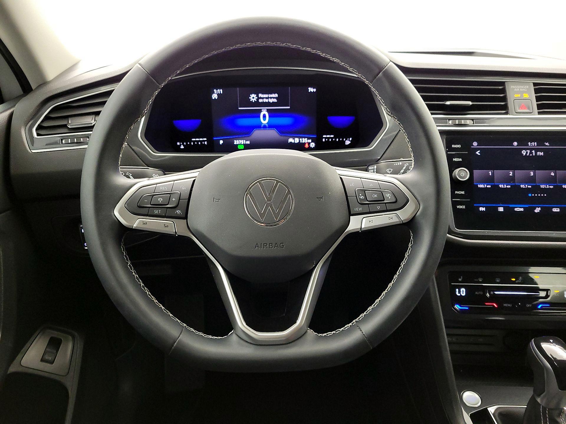 Thumbnail: 2022 Volkswagen Tiguan - 10