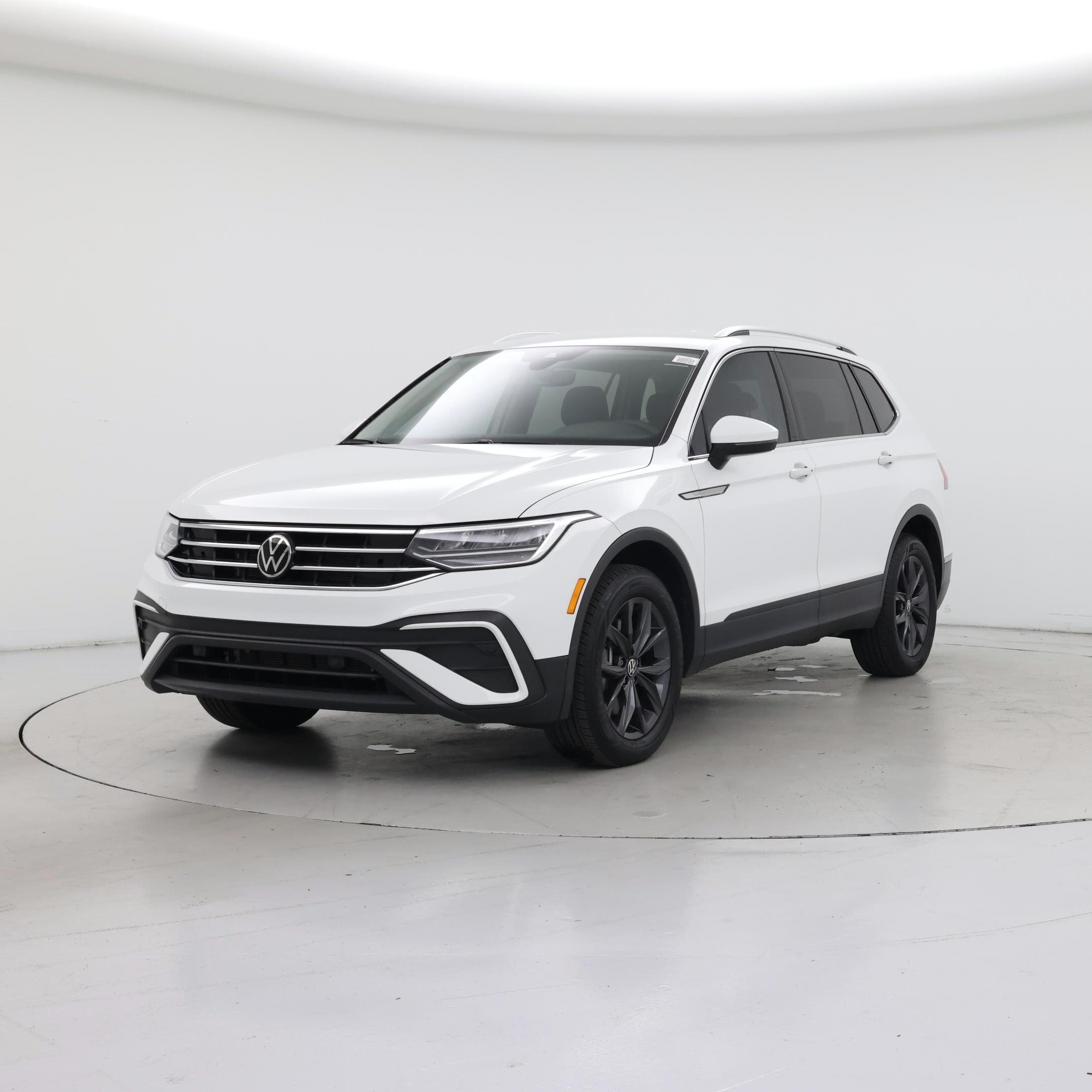 Thumbnail: 2022 Volkswagen Tiguan - 4