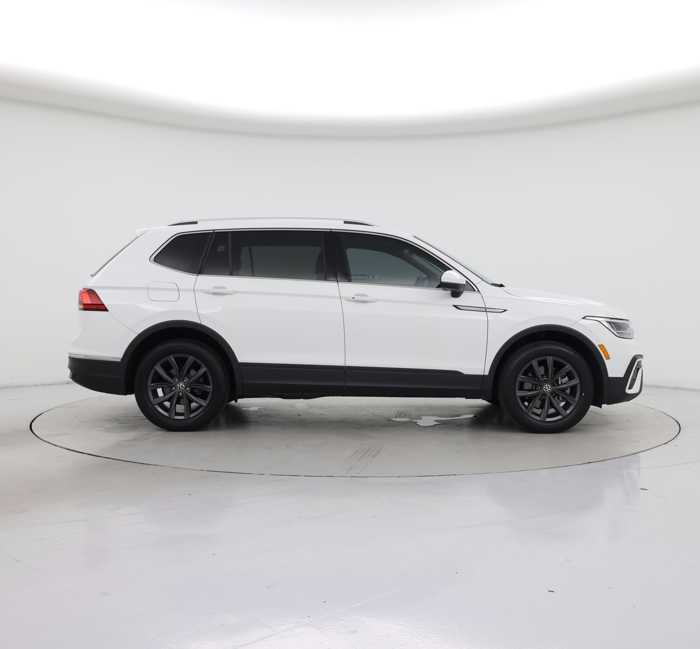 Thumbnail: 2022 Volkswagen Tiguan - 7
