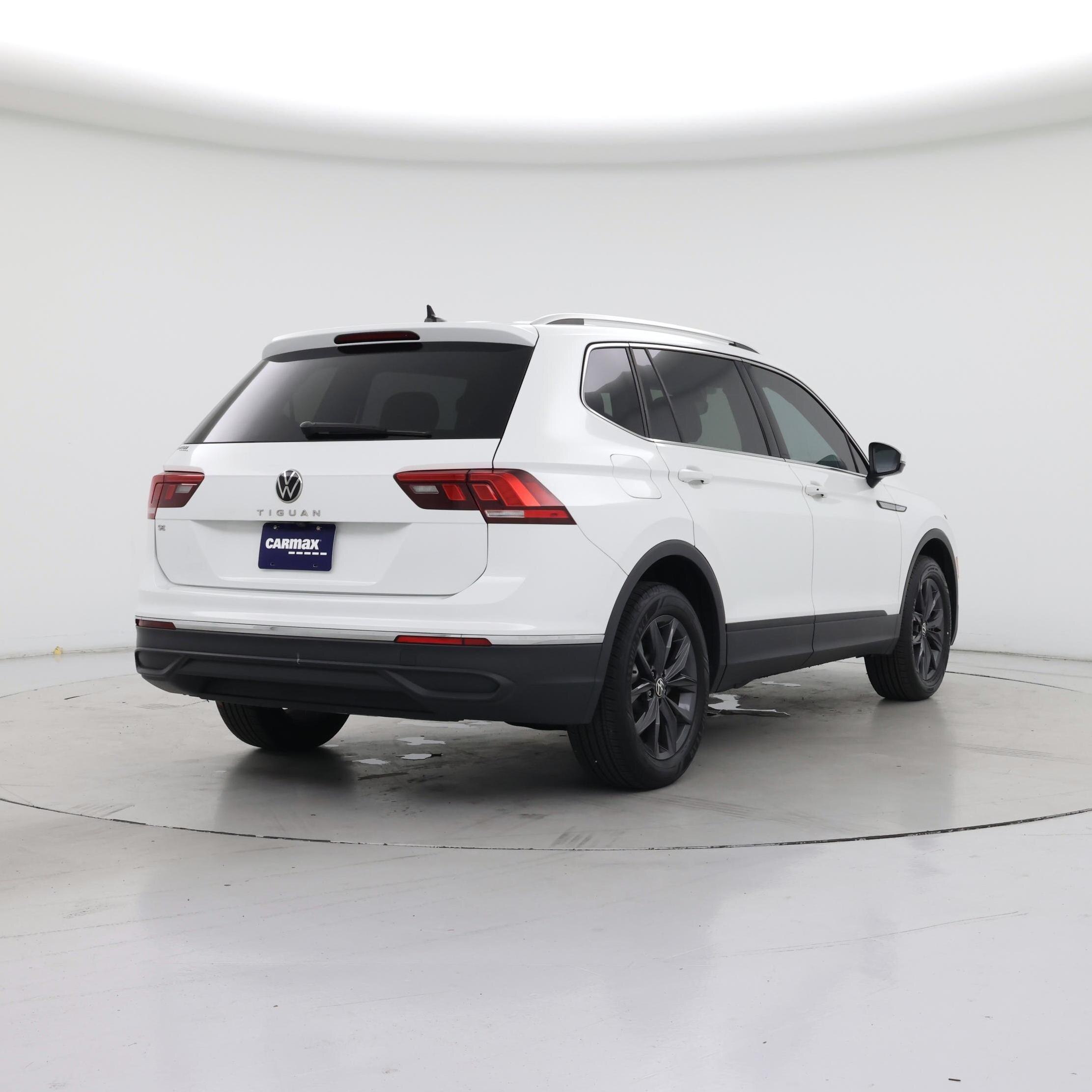 Thumbnail: 2022 Volkswagen Tiguan - 8