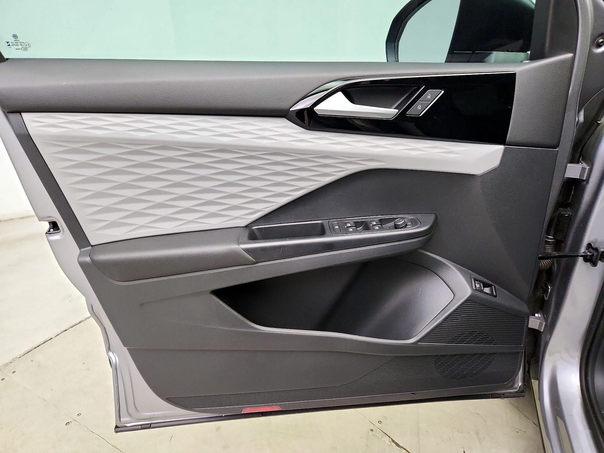 Thumbnail: 2023 Volkswagen Taos - 12