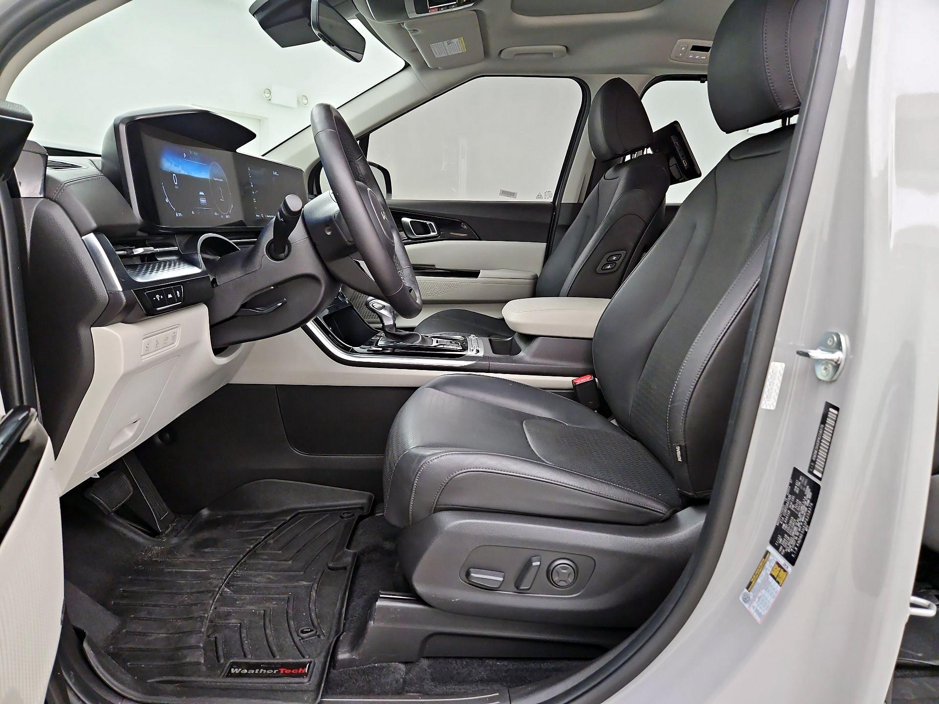 Thumbnail: 2023 Kia Carnival - 11