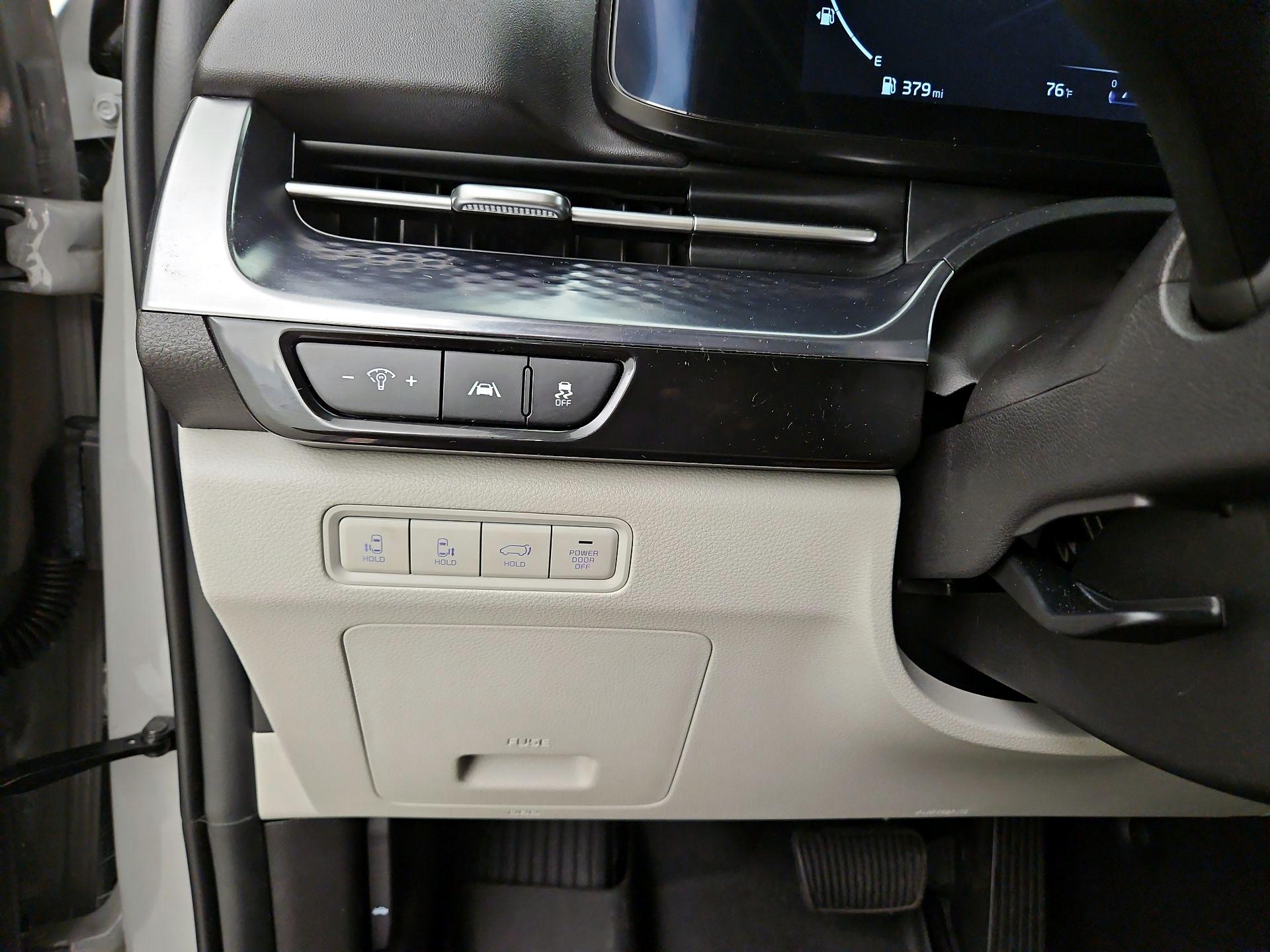 Thumbnail: 2023 Kia Carnival - 13