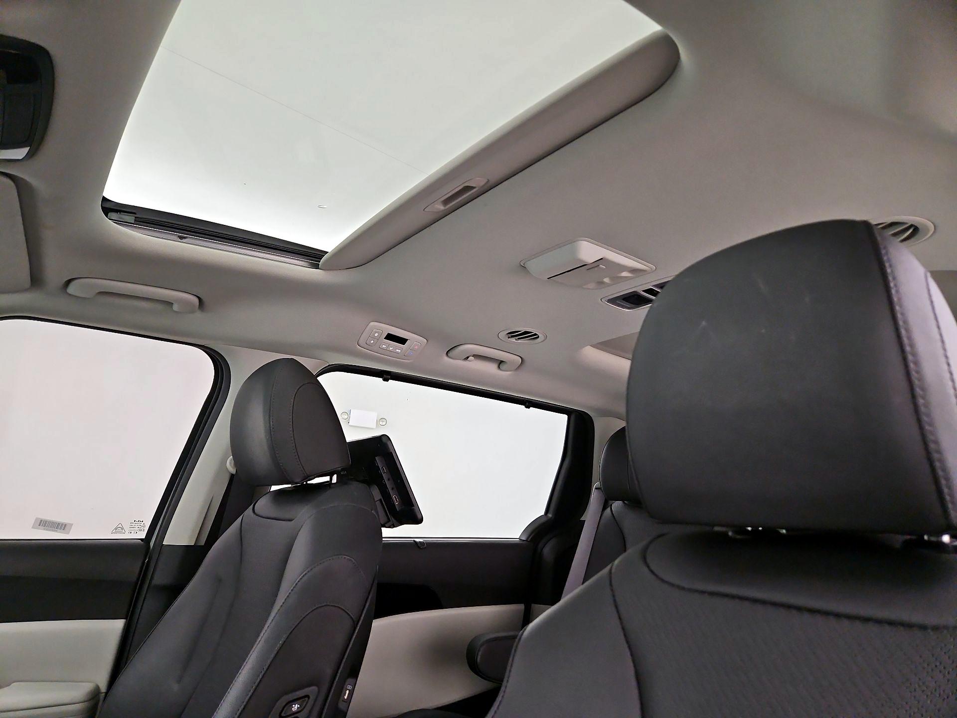 Thumbnail: 2023 Kia Carnival - 20
