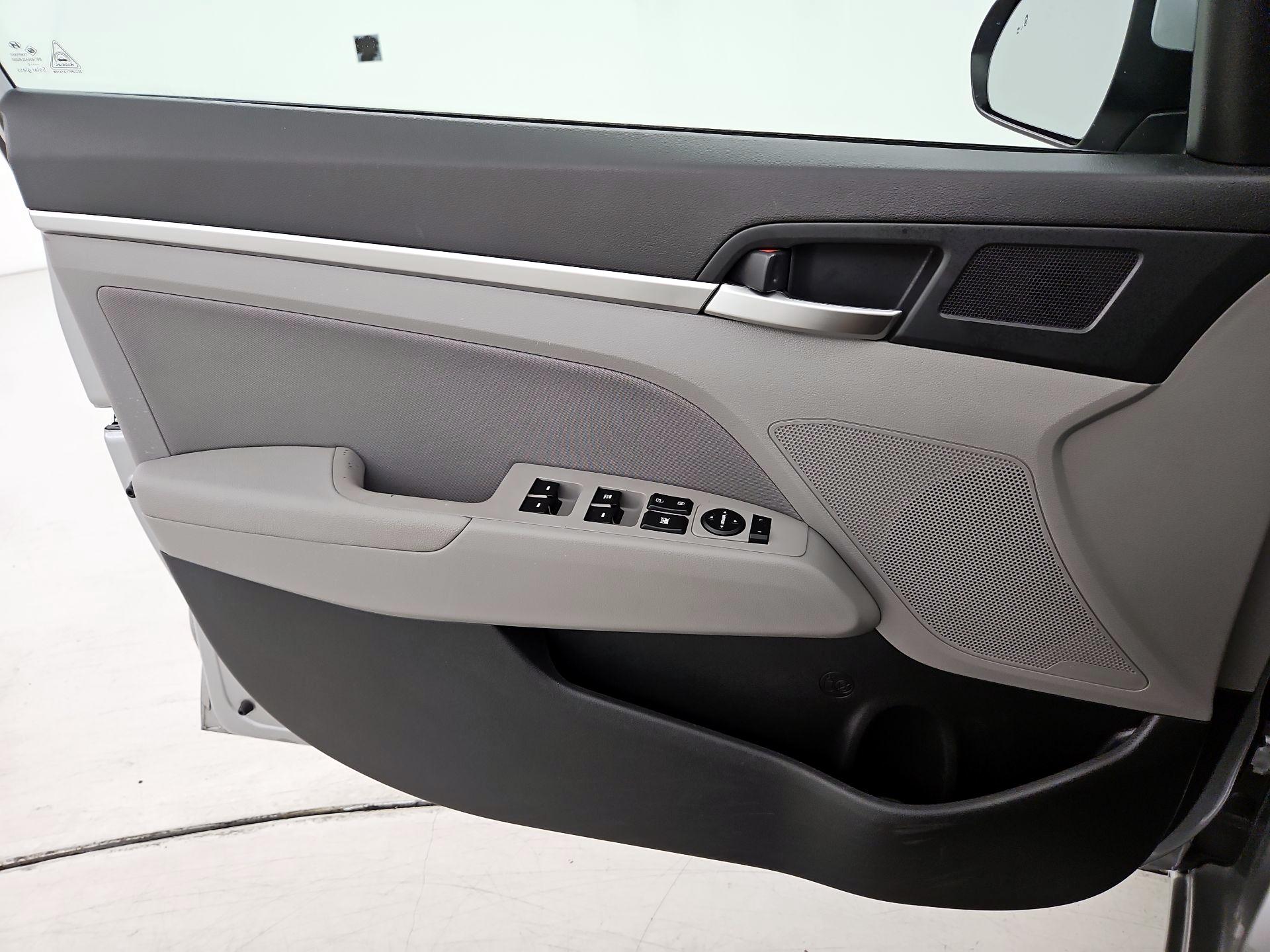 Thumbnail: 2020 Hyundai Elantra - 10