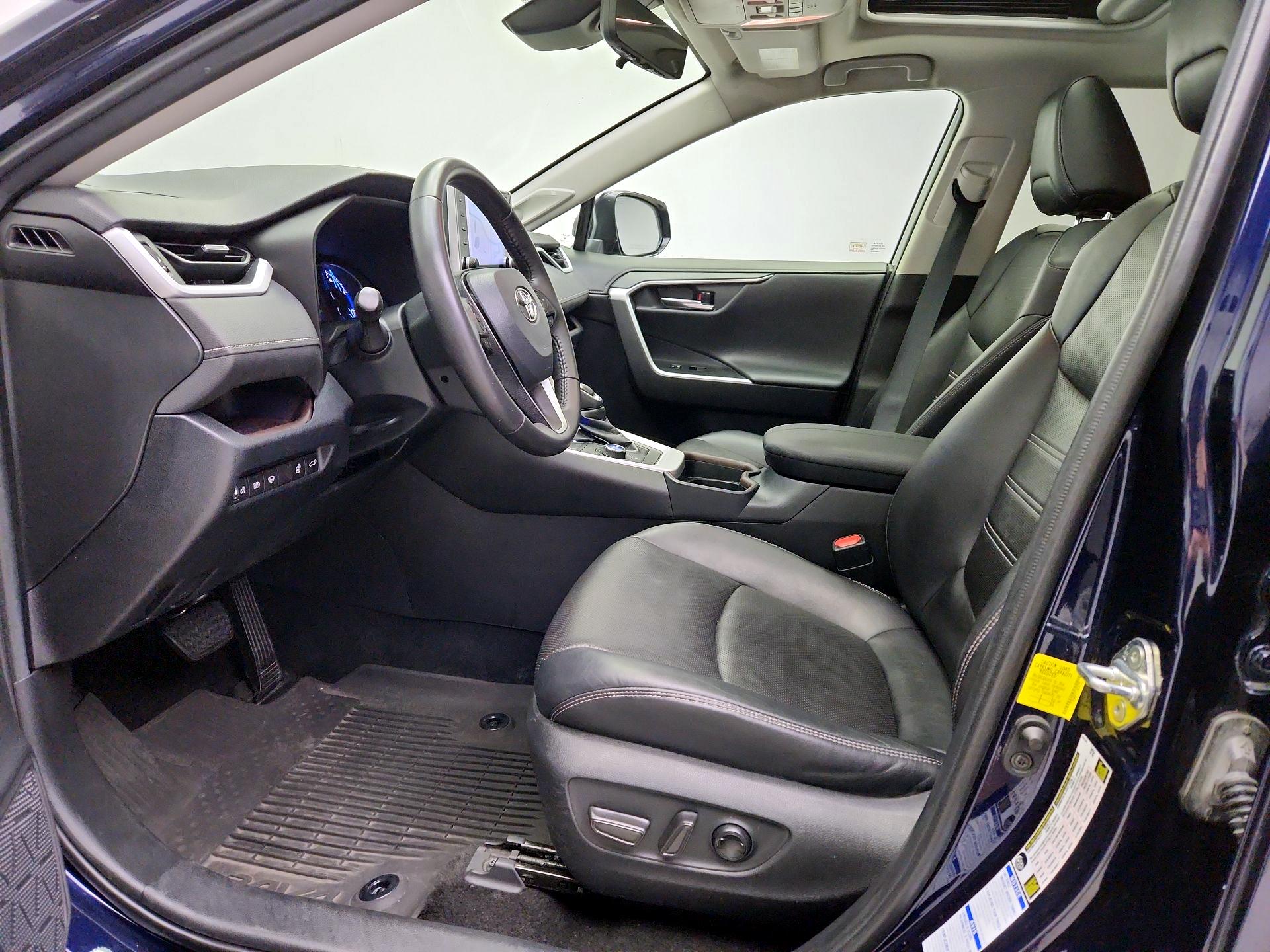 Thumbnail: 2020 Toyota RAV4 - 11