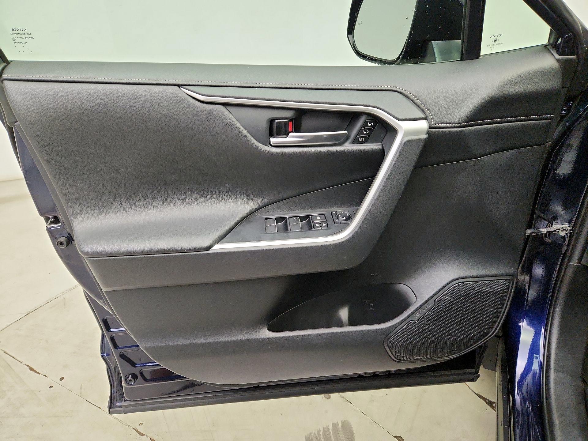 Thumbnail: 2020 Toyota RAV4 - 12