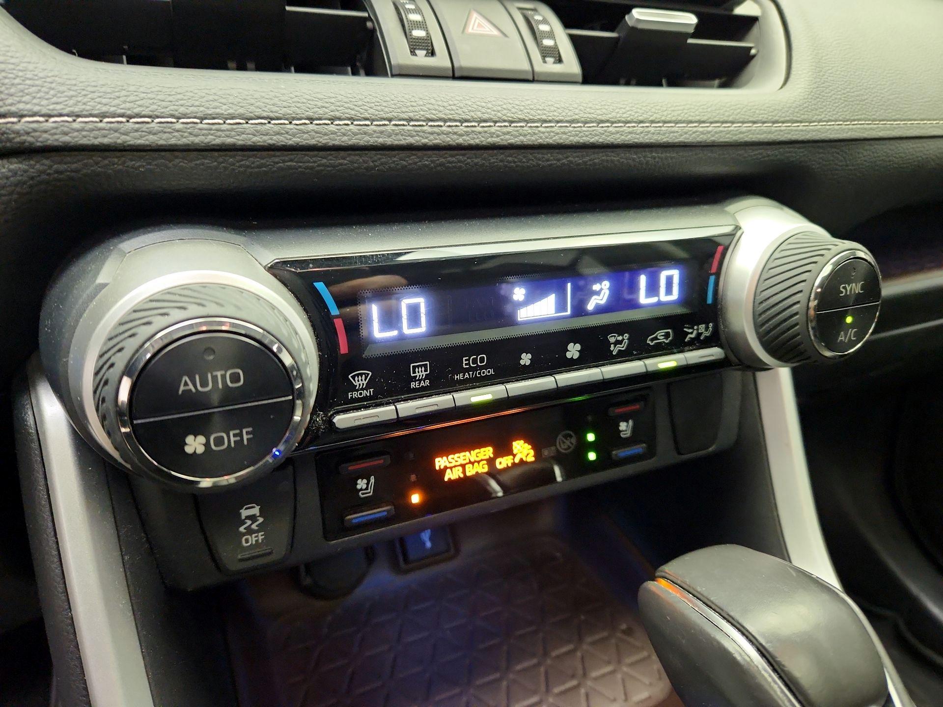 Thumbnail: 2020 Toyota RAV4 - 17