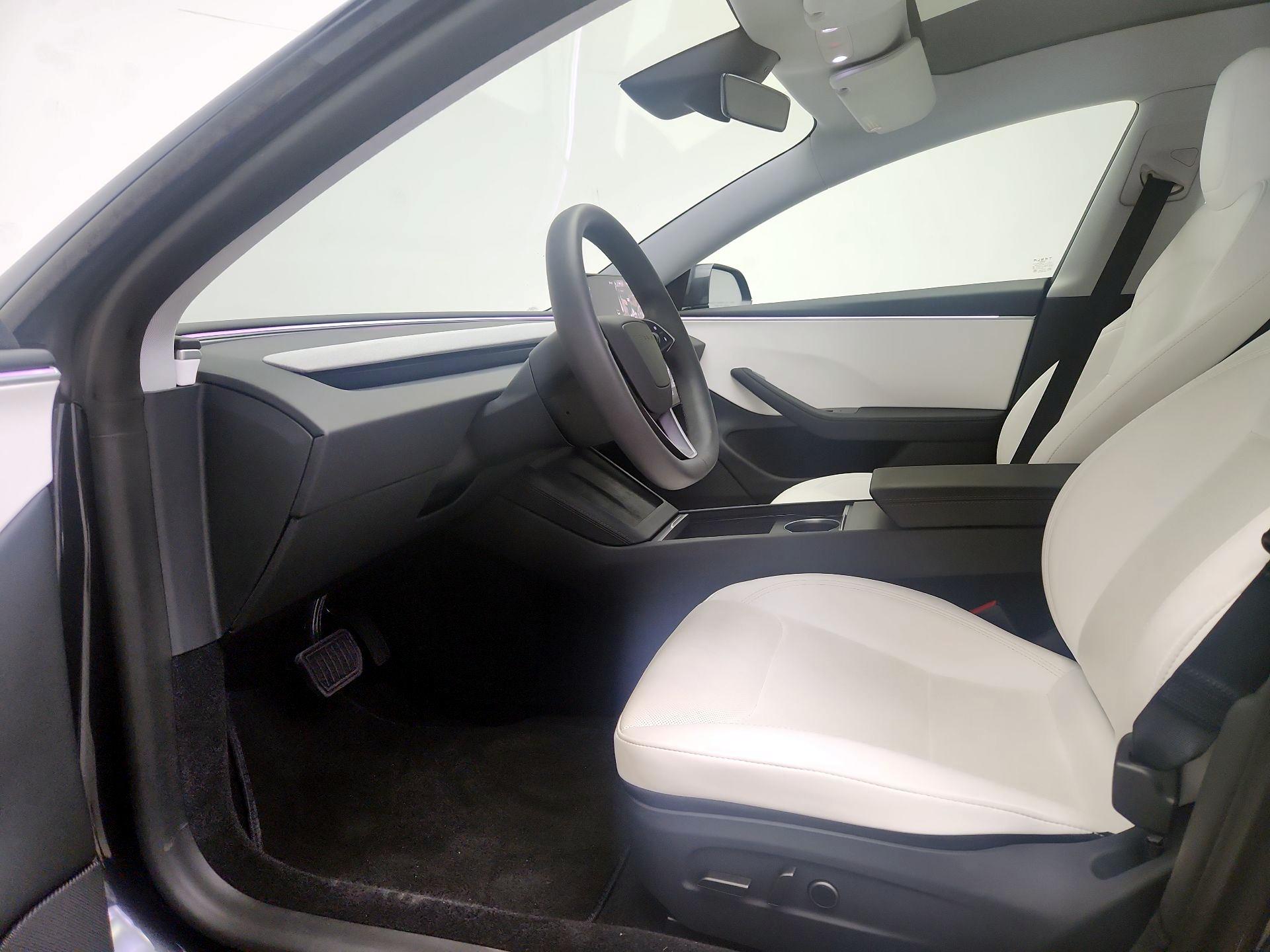 Thumbnail: 2025 Tesla Model 3 - 11